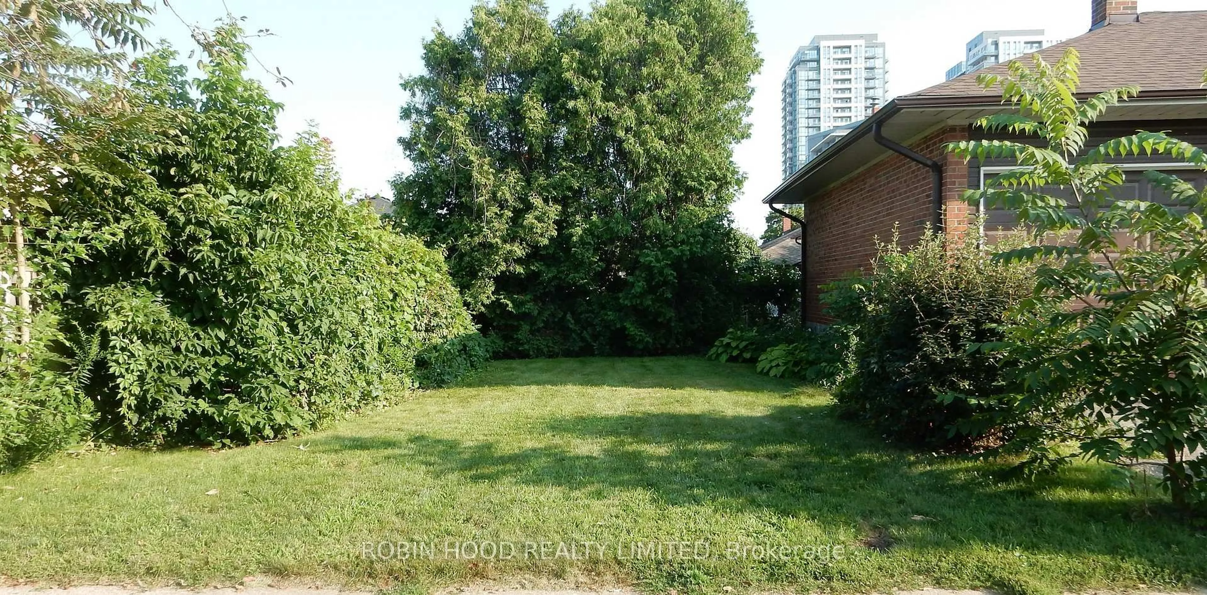 Patio, street for 33 Warnica Ave, Toronto Ontario M8Z 1Z5