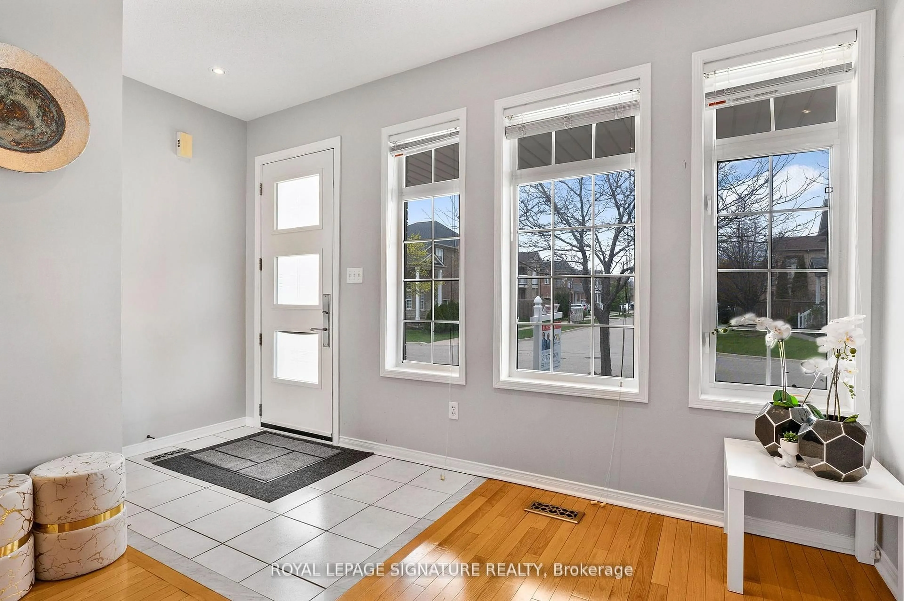 Indoor entryway for 3794 Arbourview Terr, Mississauga Ontario L5M 7A9