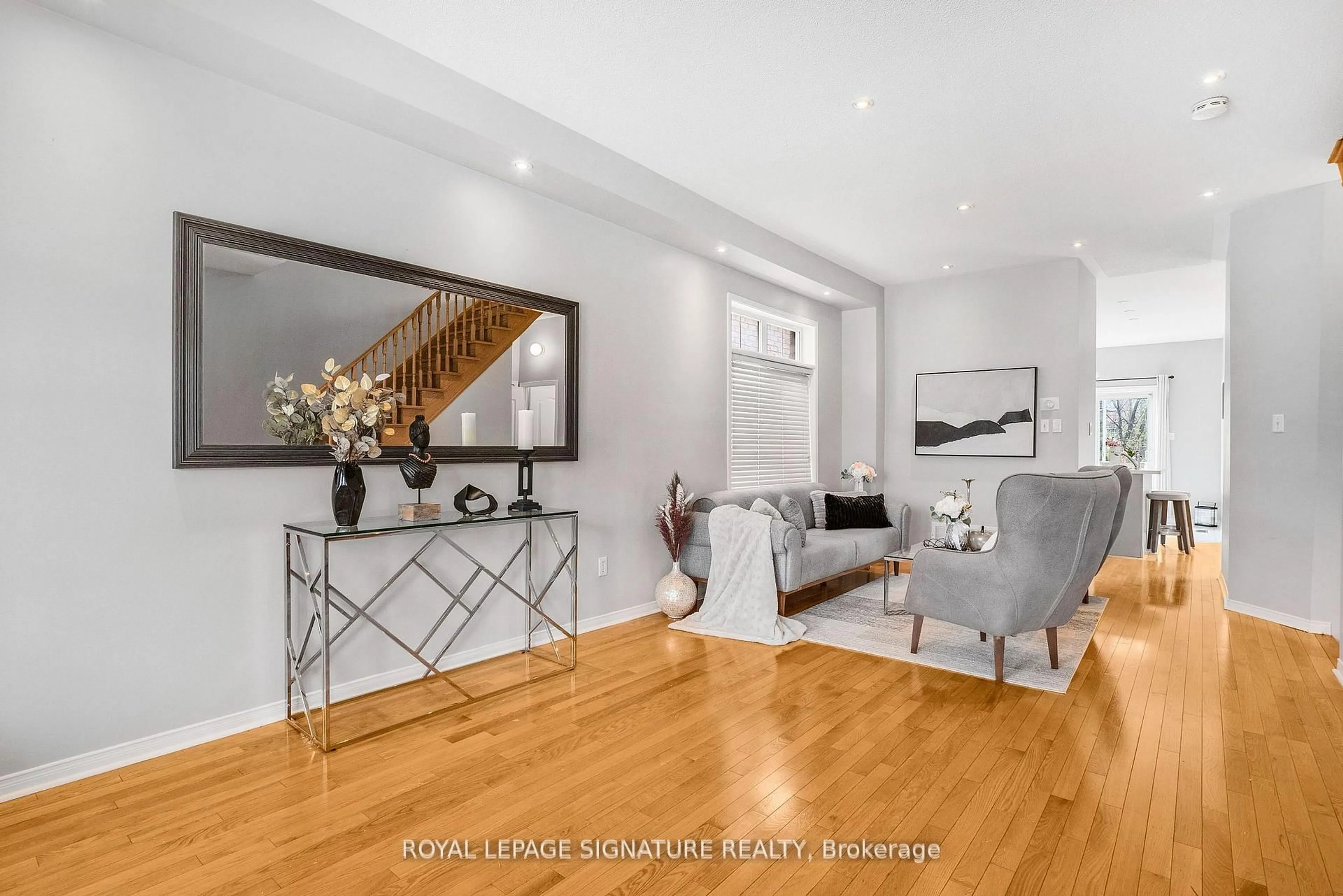 Living room with furniture, unknown for 3794 Arbourview Terr, Mississauga Ontario L5M 7A9