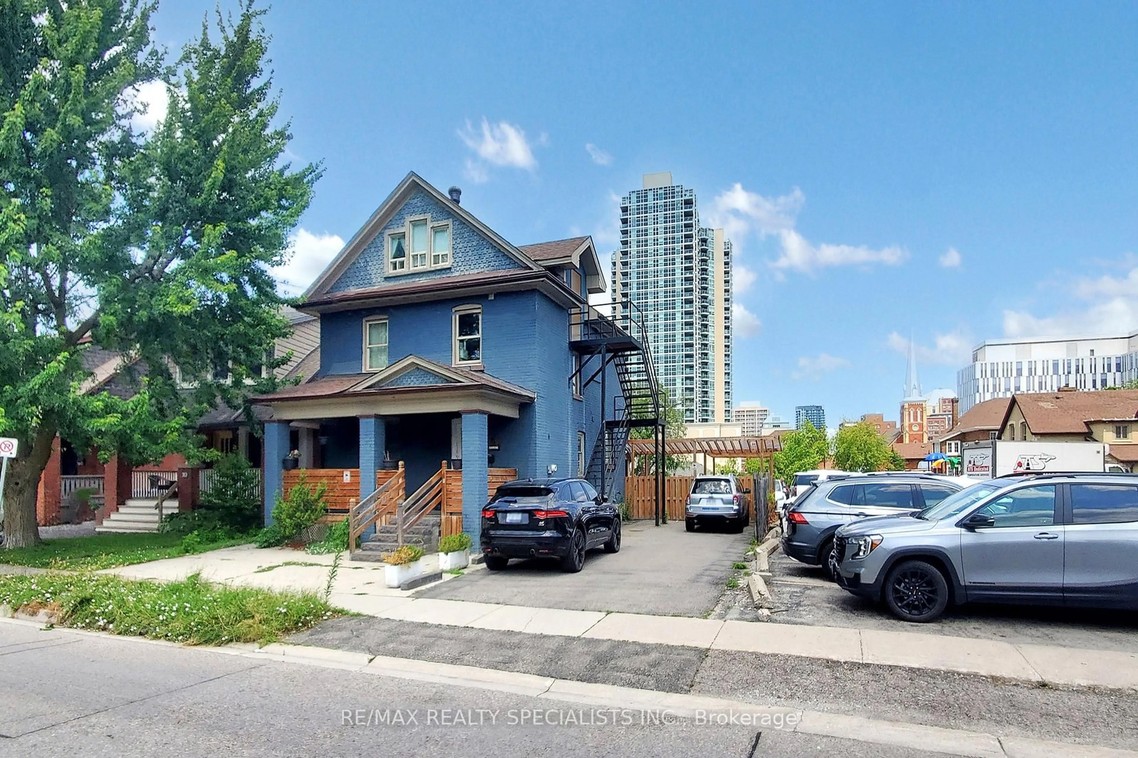 Home with brick exterior material, street for 8 Mill St, Brampton Ontario L6X 1S6