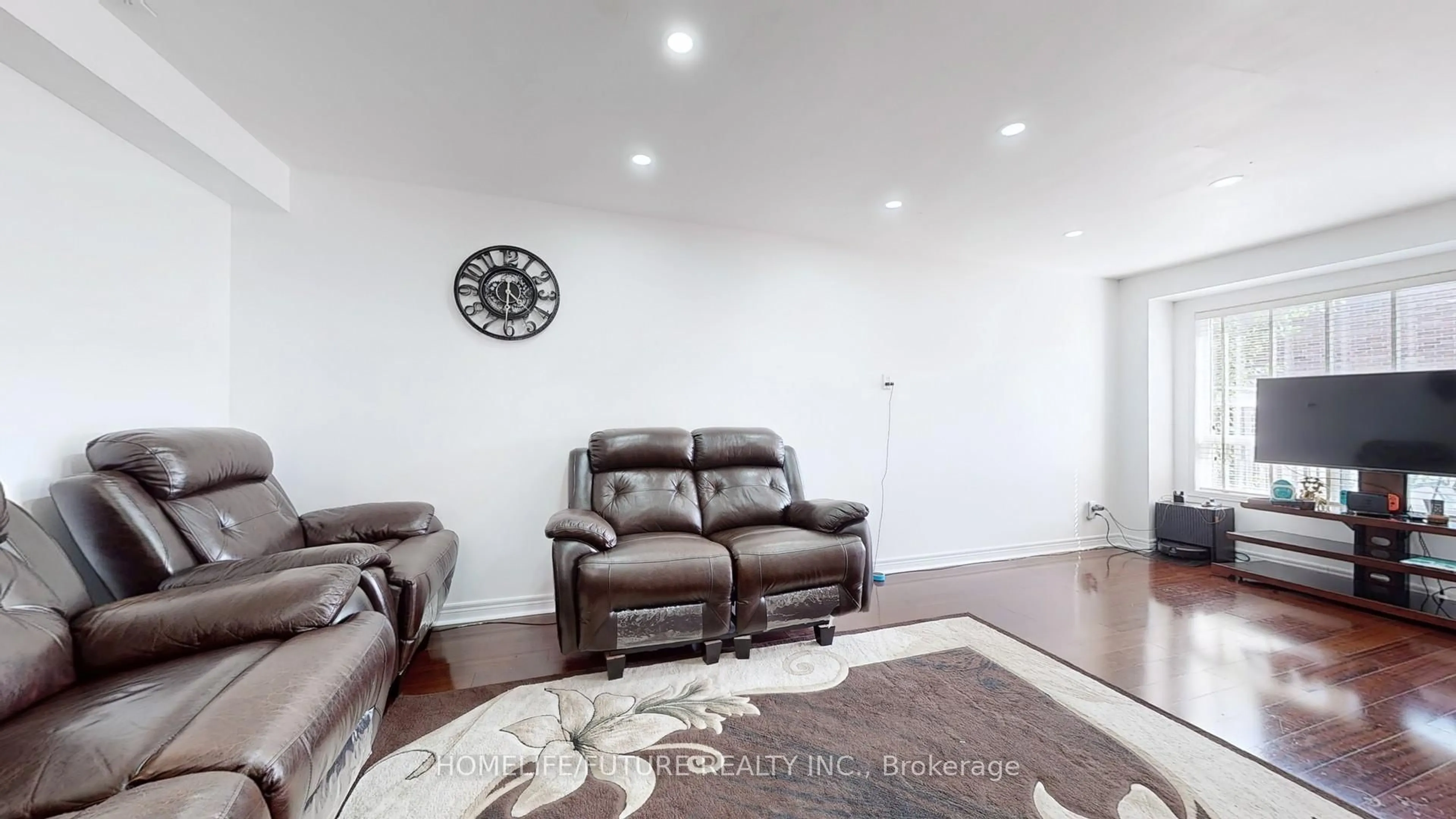 Living room with furniture, unknown for 820 Bethany Cres, Mississauga Ontario L5V 3B9
