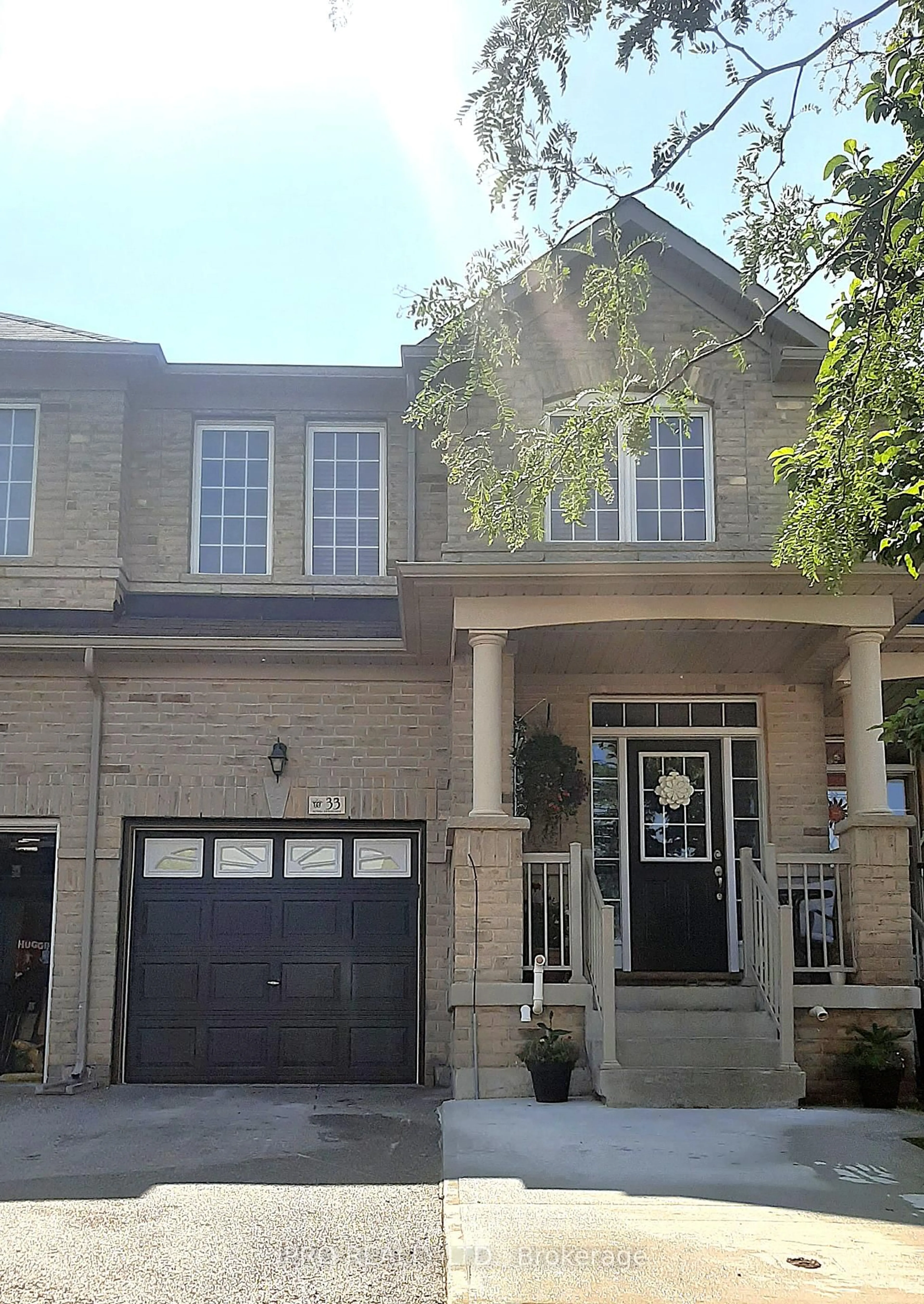Home with brick exterior material, street for 33 Hatton Crt, Brampton Ontario L6Y 5T5