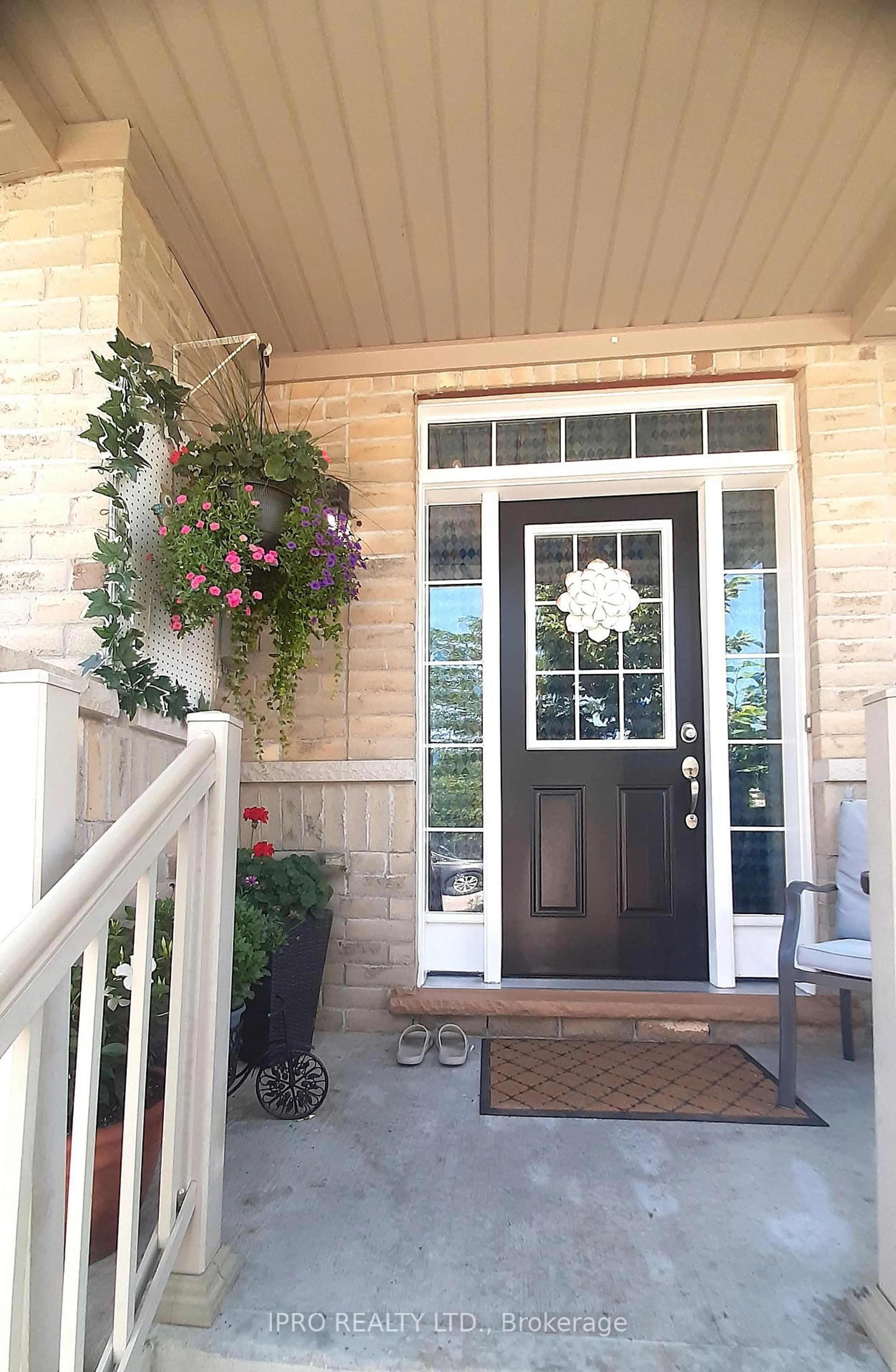 Indoor entryway for 33 Hatton Crt, Brampton Ontario L6Y 5T5