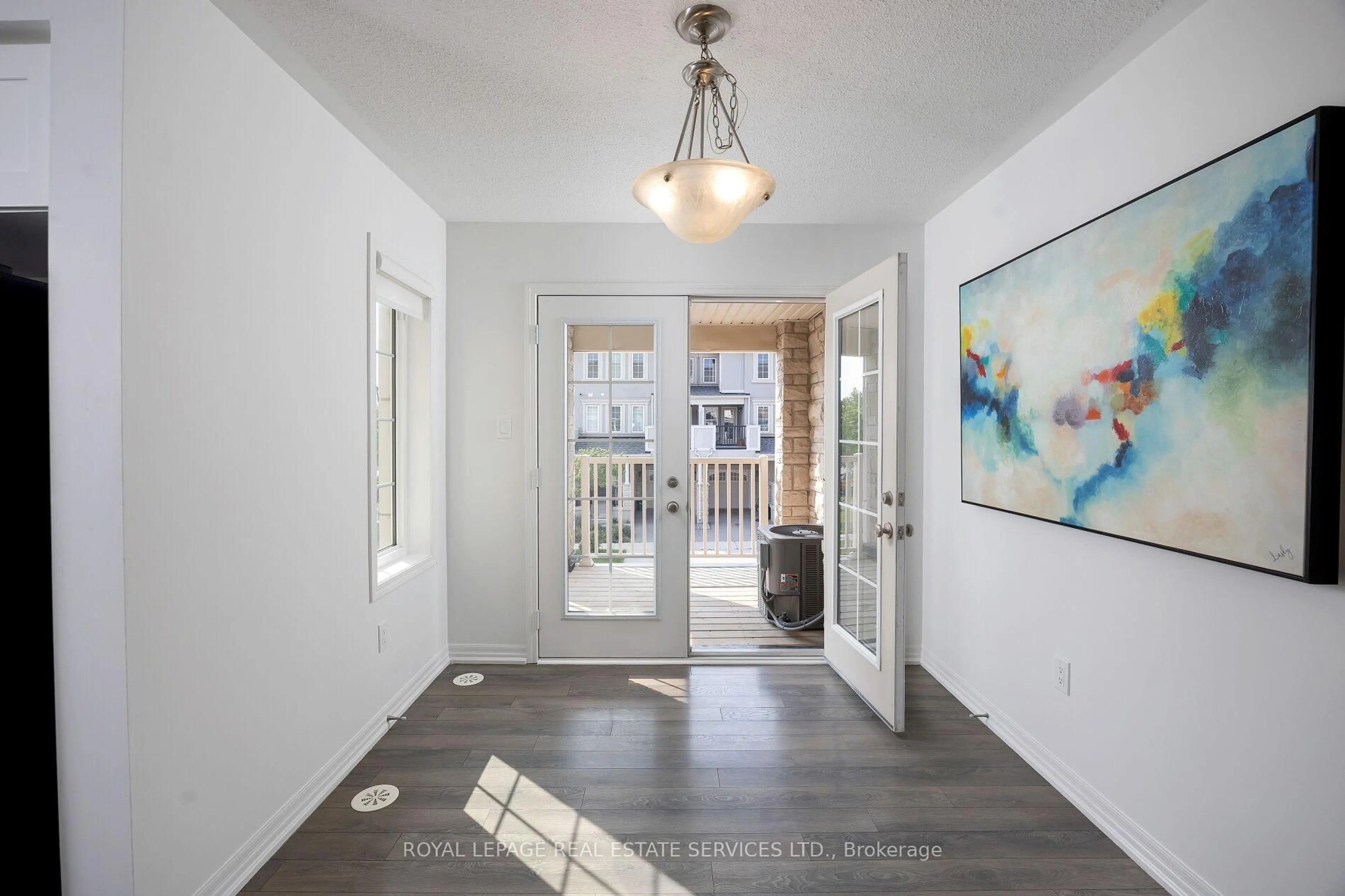 Indoor entryway for 242 Betsy Dr, Oakville Ontario L6M 0V3