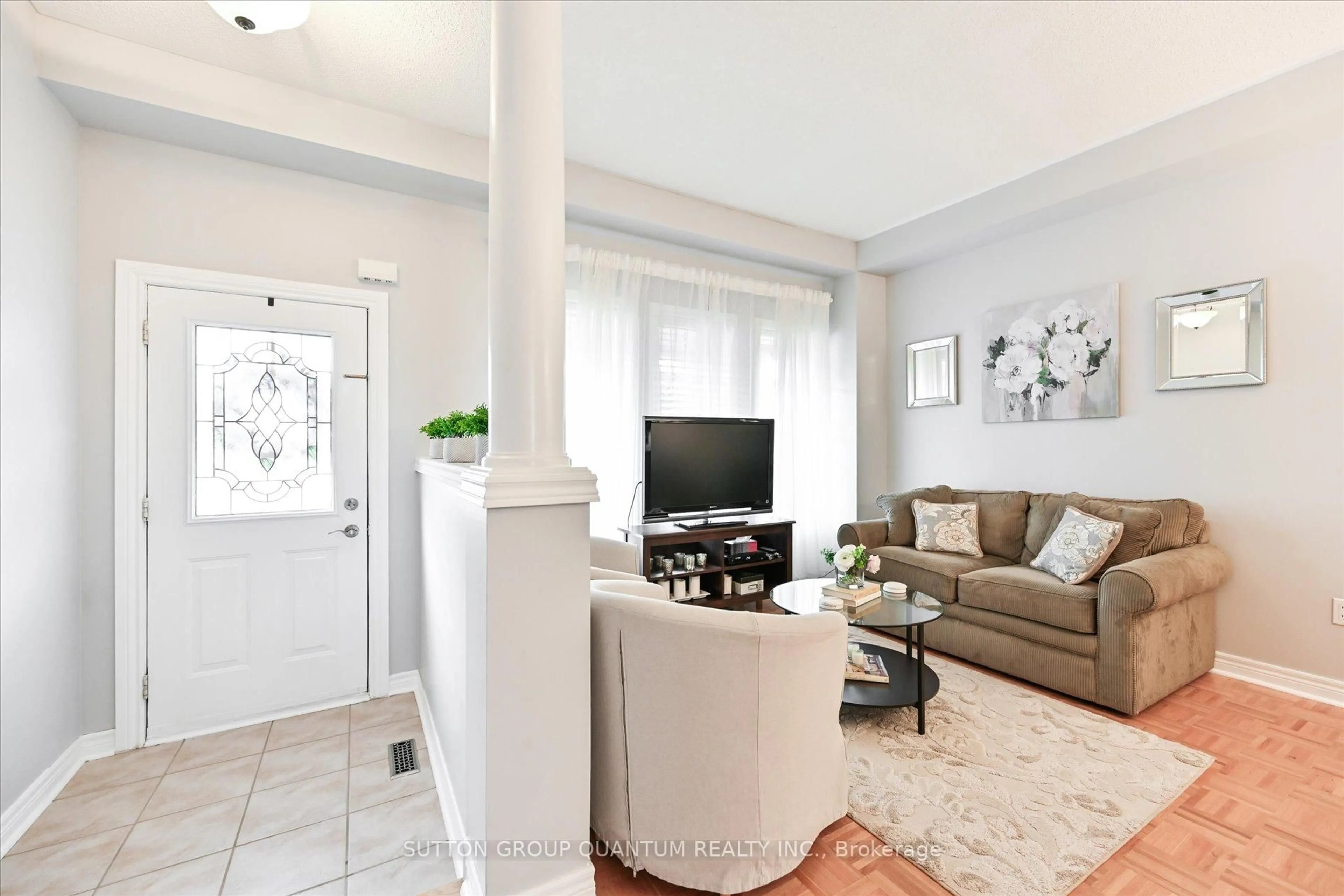Living room with furniture, unknown for 3512 Positano Pl, Mississauga Ontario L5M 6Y9