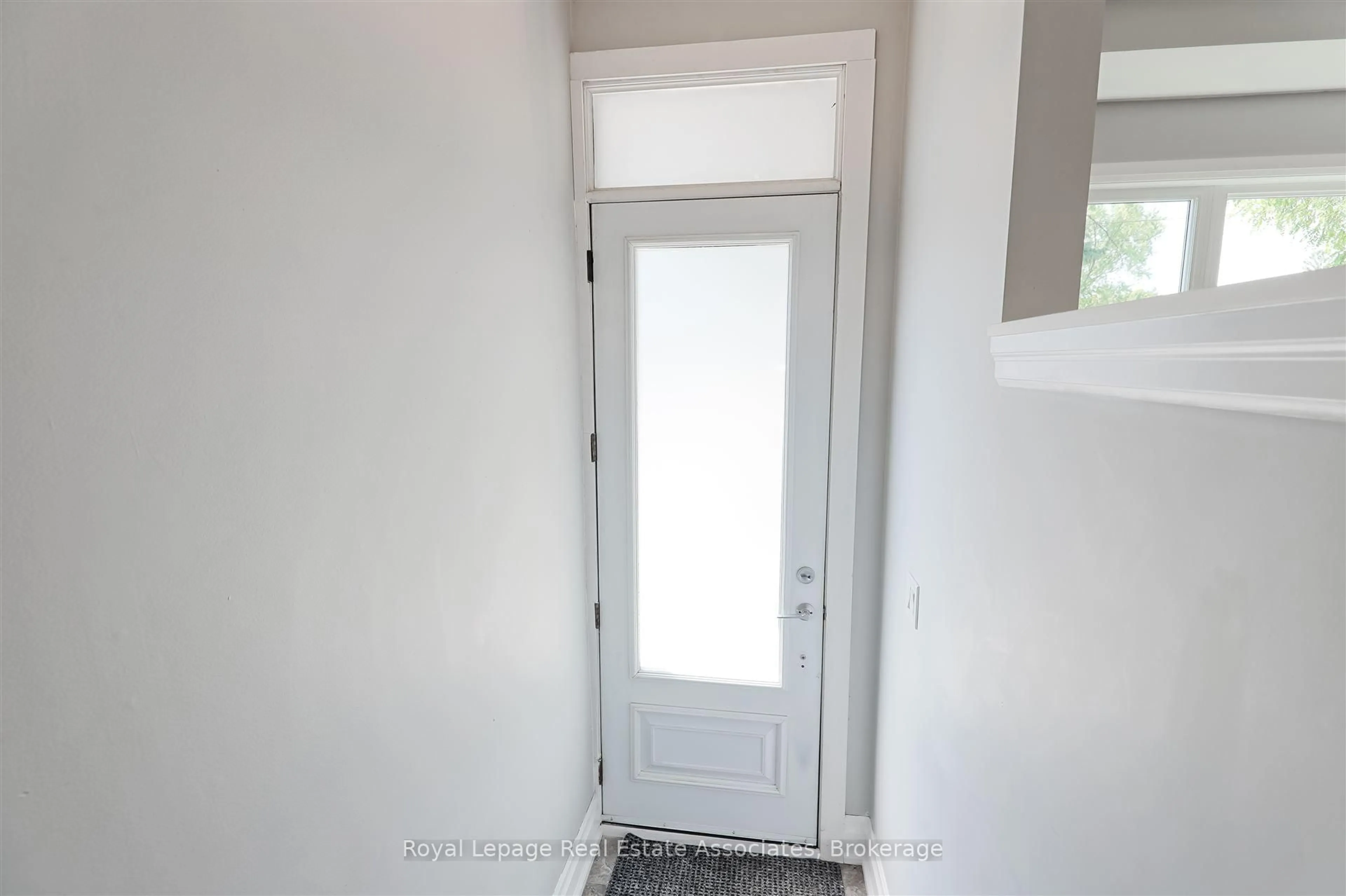 Unknown for 4 Sabine Rd, Toronto Ontario M9B 3A7