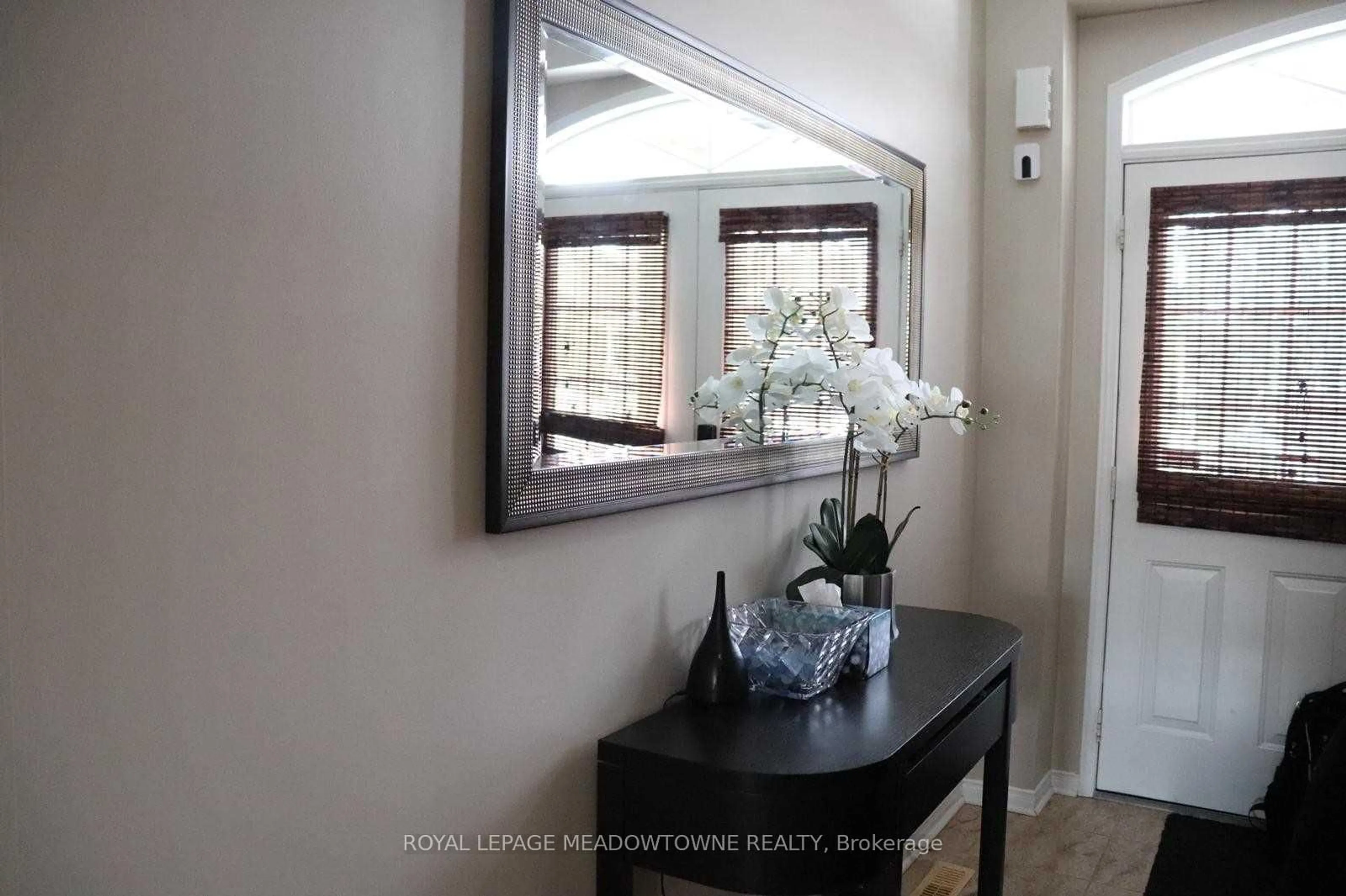 Indoor entryway for 3890 Skyview St, Mississauga Ontario L5M 8A4