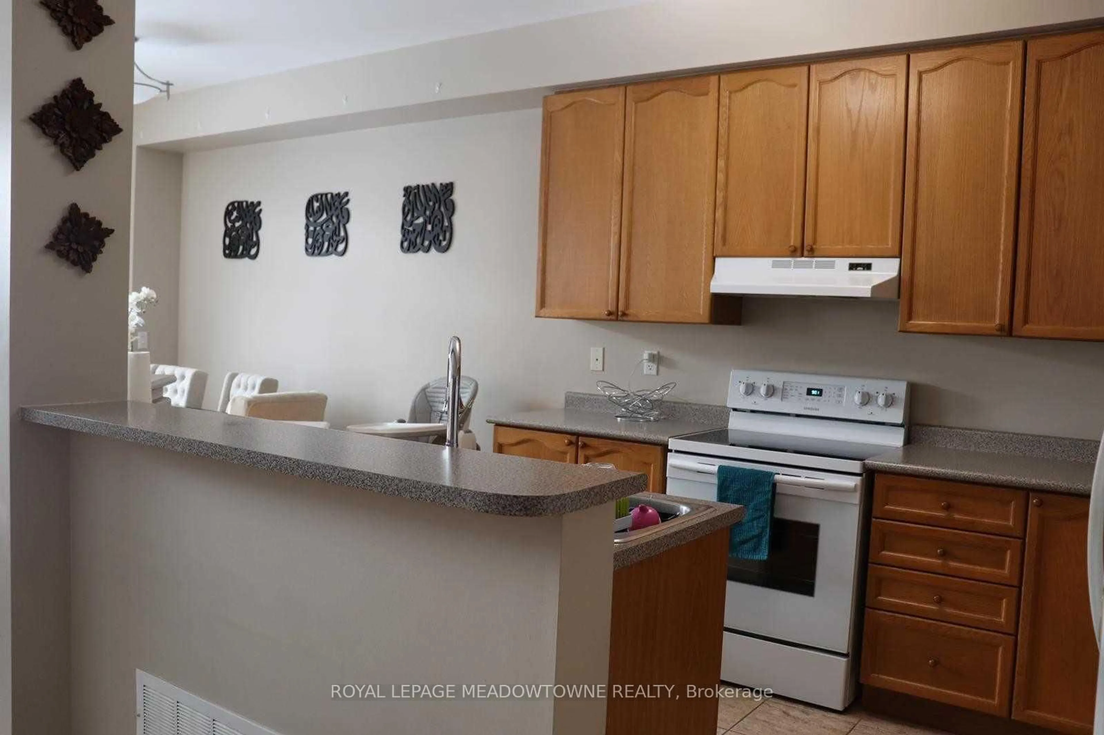 Standard kitchen, unknown for 3890 Skyview St, Mississauga Ontario L5M 8A4