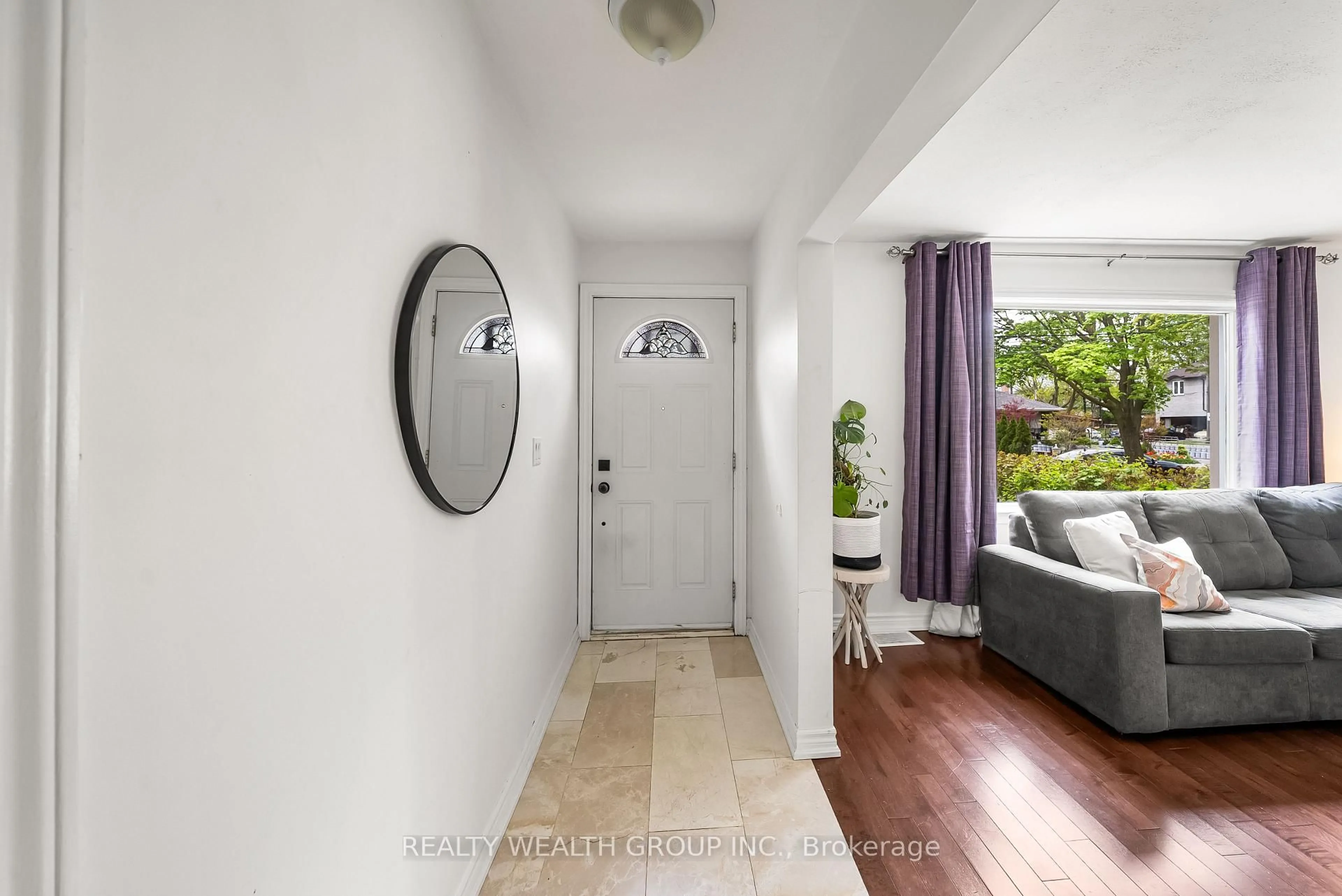 Indoor entryway for 17 Haymarket Rd, Toronto Ontario M3L 1H3