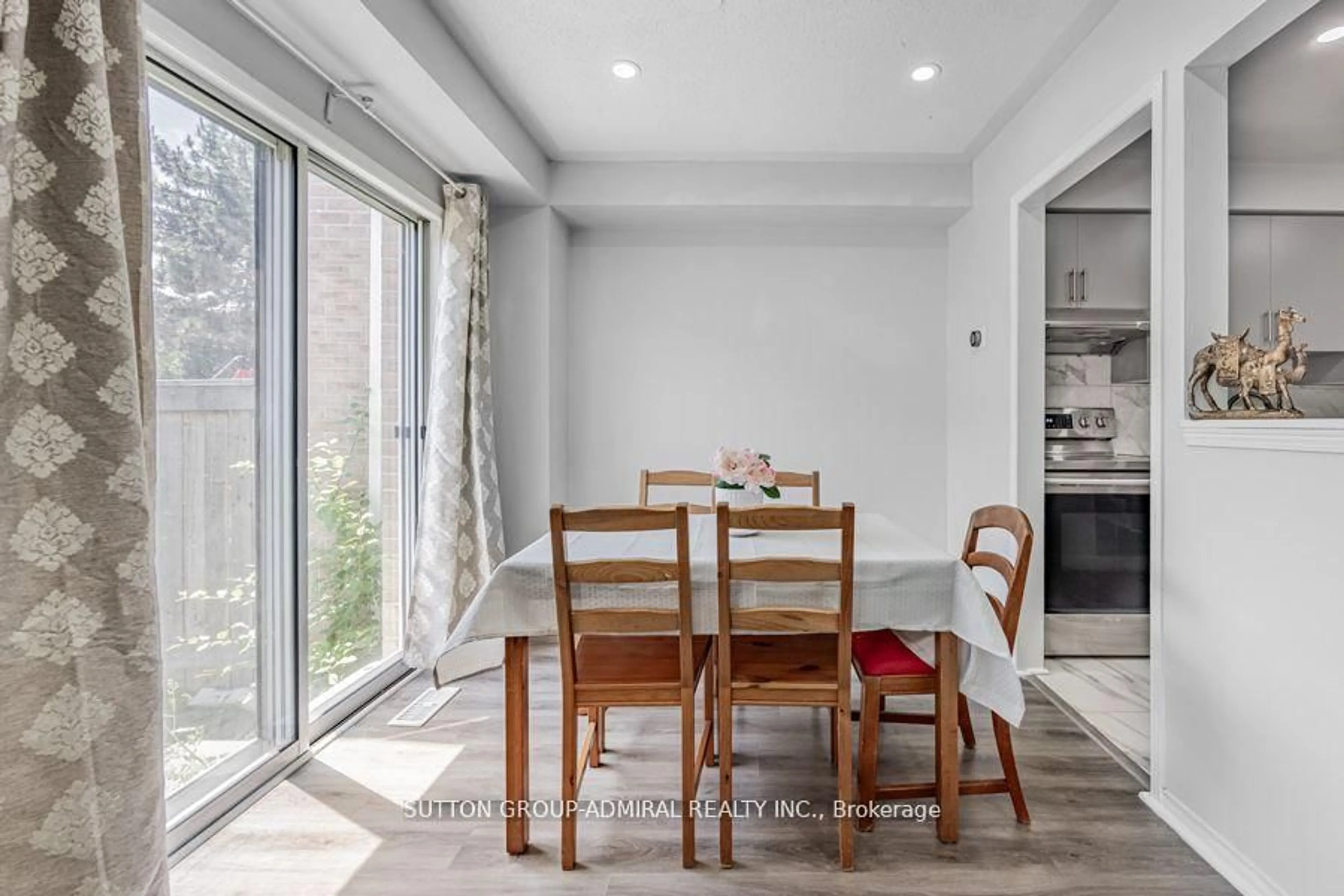 Dining room, unknown for 88 Wickstead Crt, Brampton Ontario L6R 1N8
