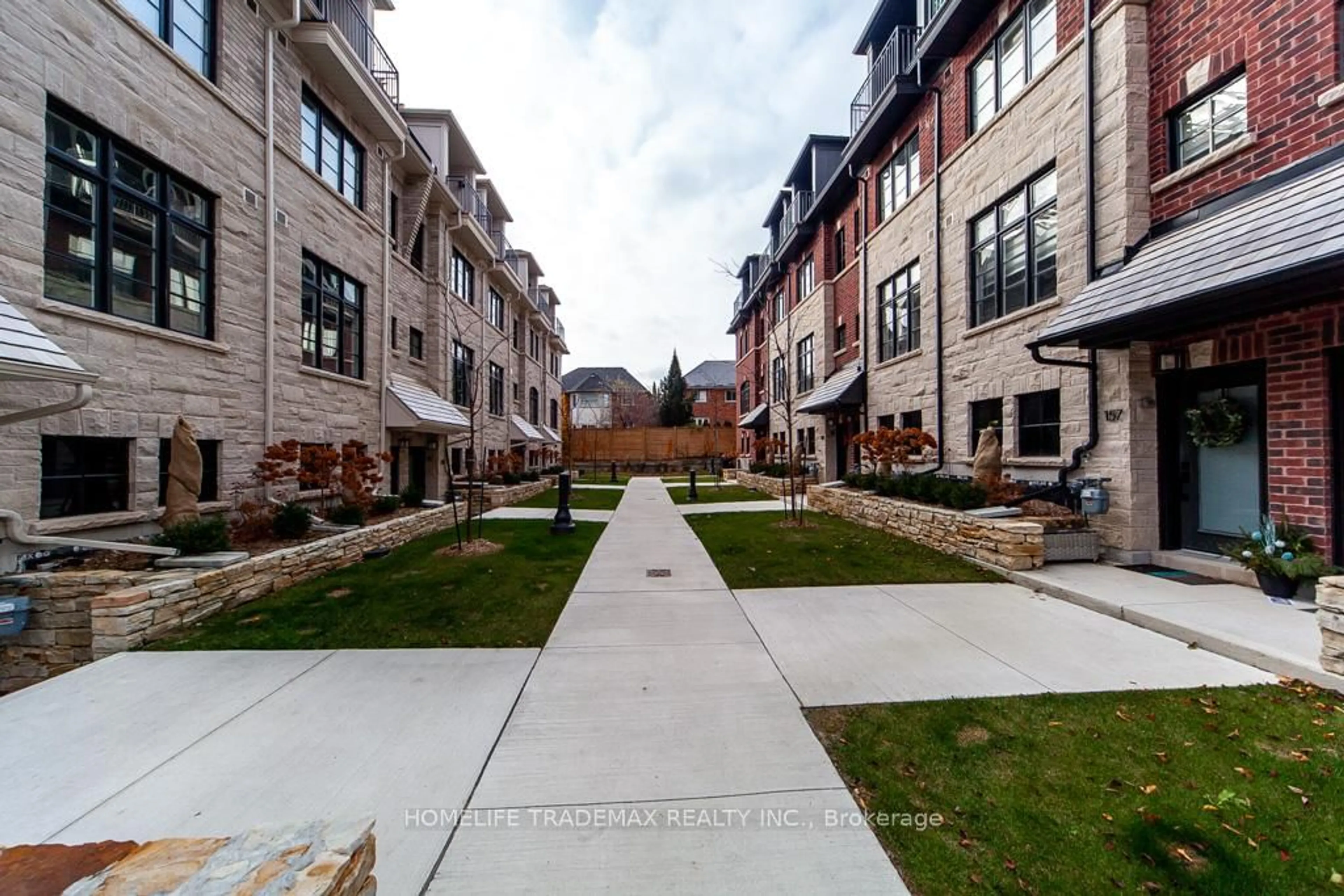 Patio, street for 40 Lunar Cres #69, Mississauga Ontario L5M 2R4