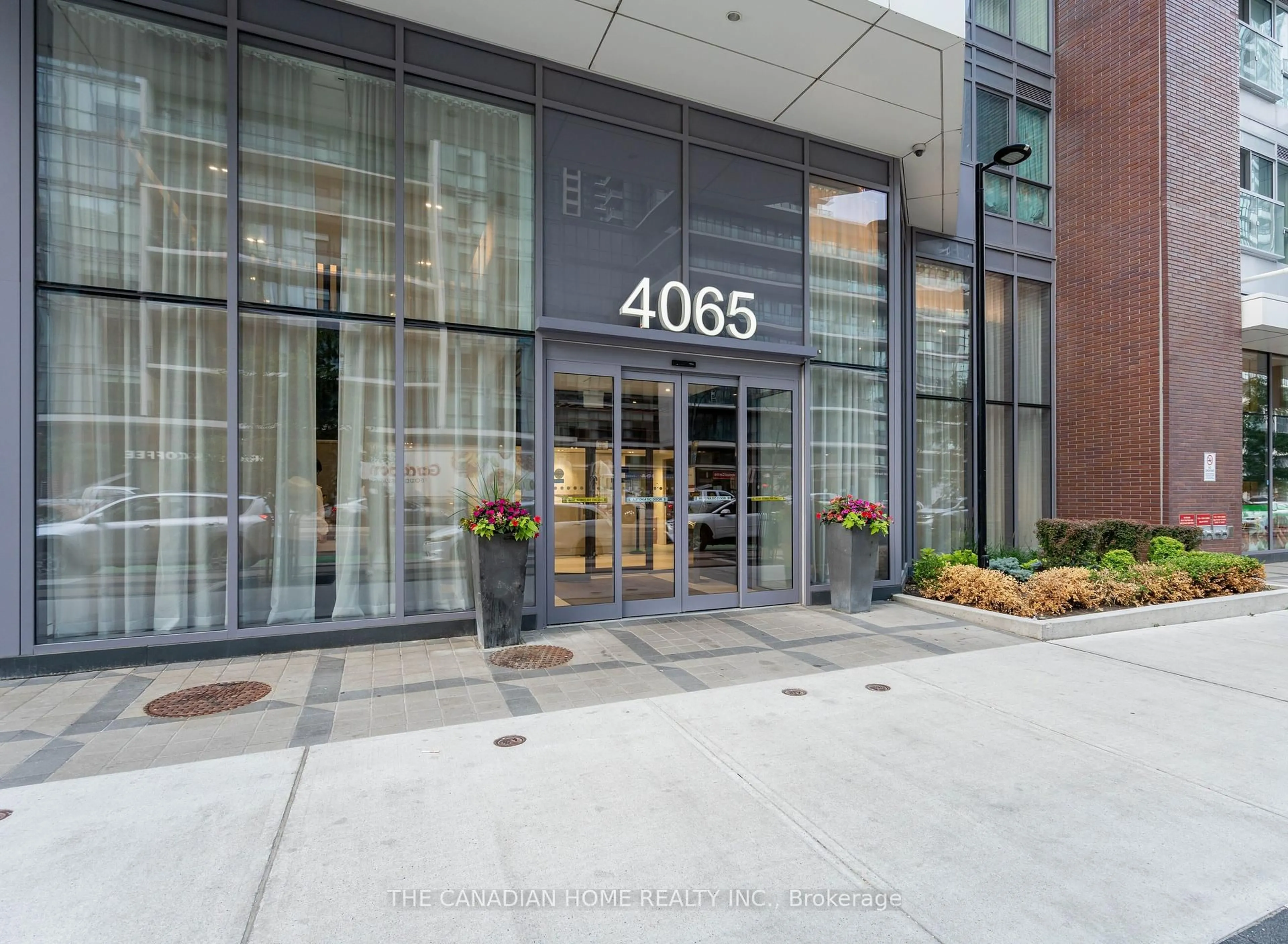 Indoor foyer for 4065 Confederation Pkwy #1412, Mississauga Ontario L5B 0L4