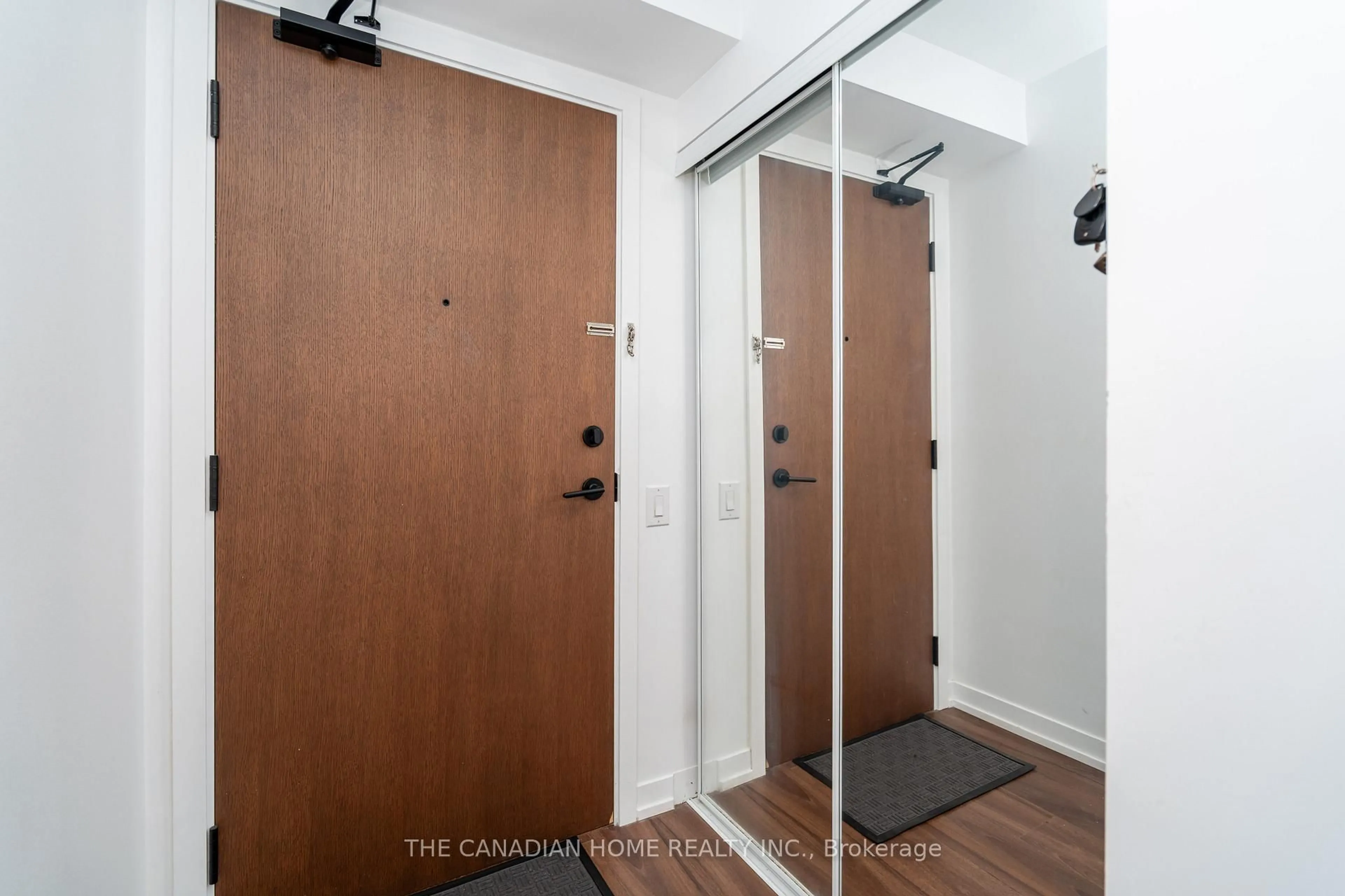 Indoor entryway for 4065 Confederation Pkwy #1412, Mississauga Ontario L5B 0L4