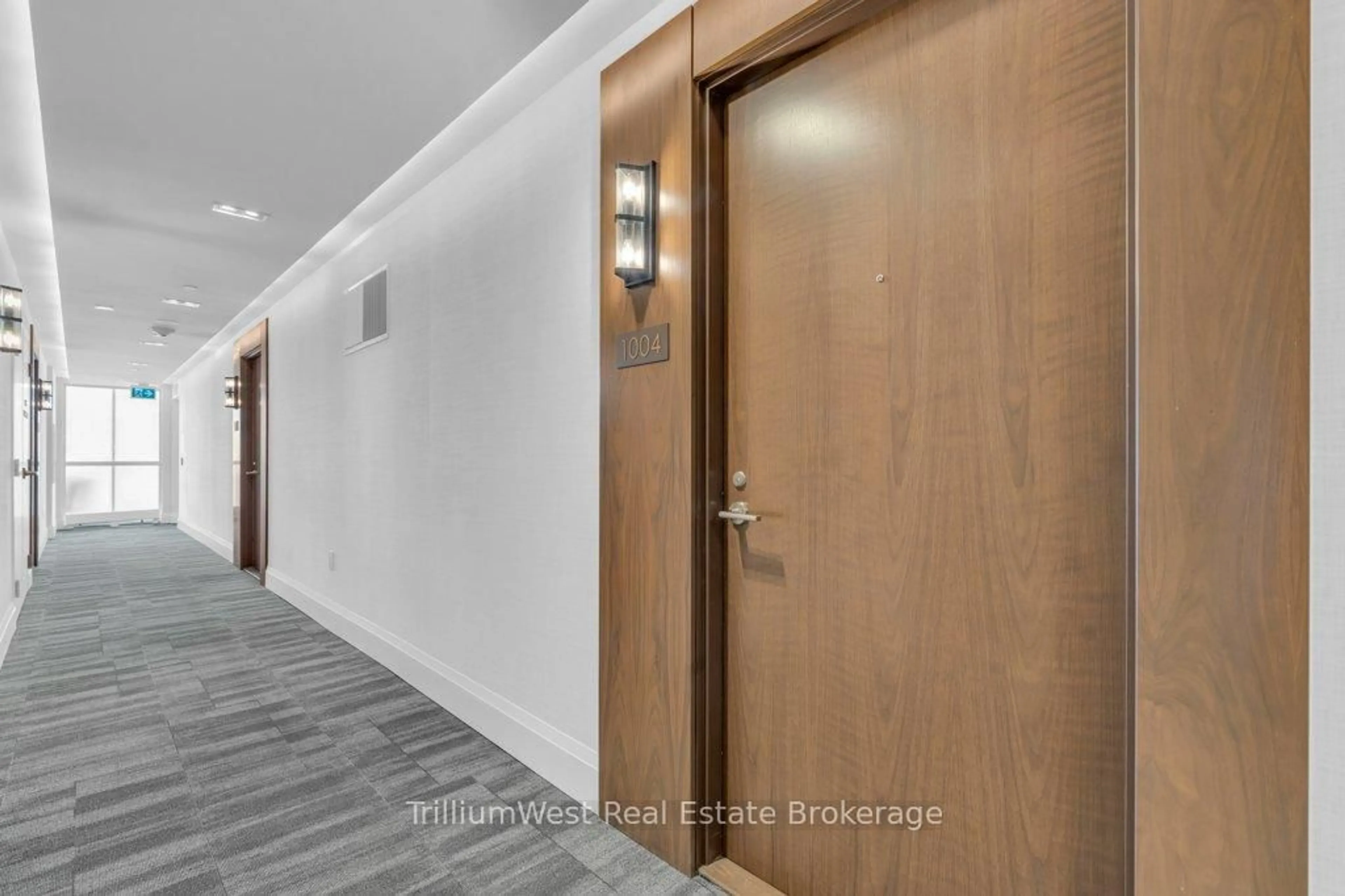 Indoor foyer for 1050 Main St #1004, Milton Ontario L9T 9M3
