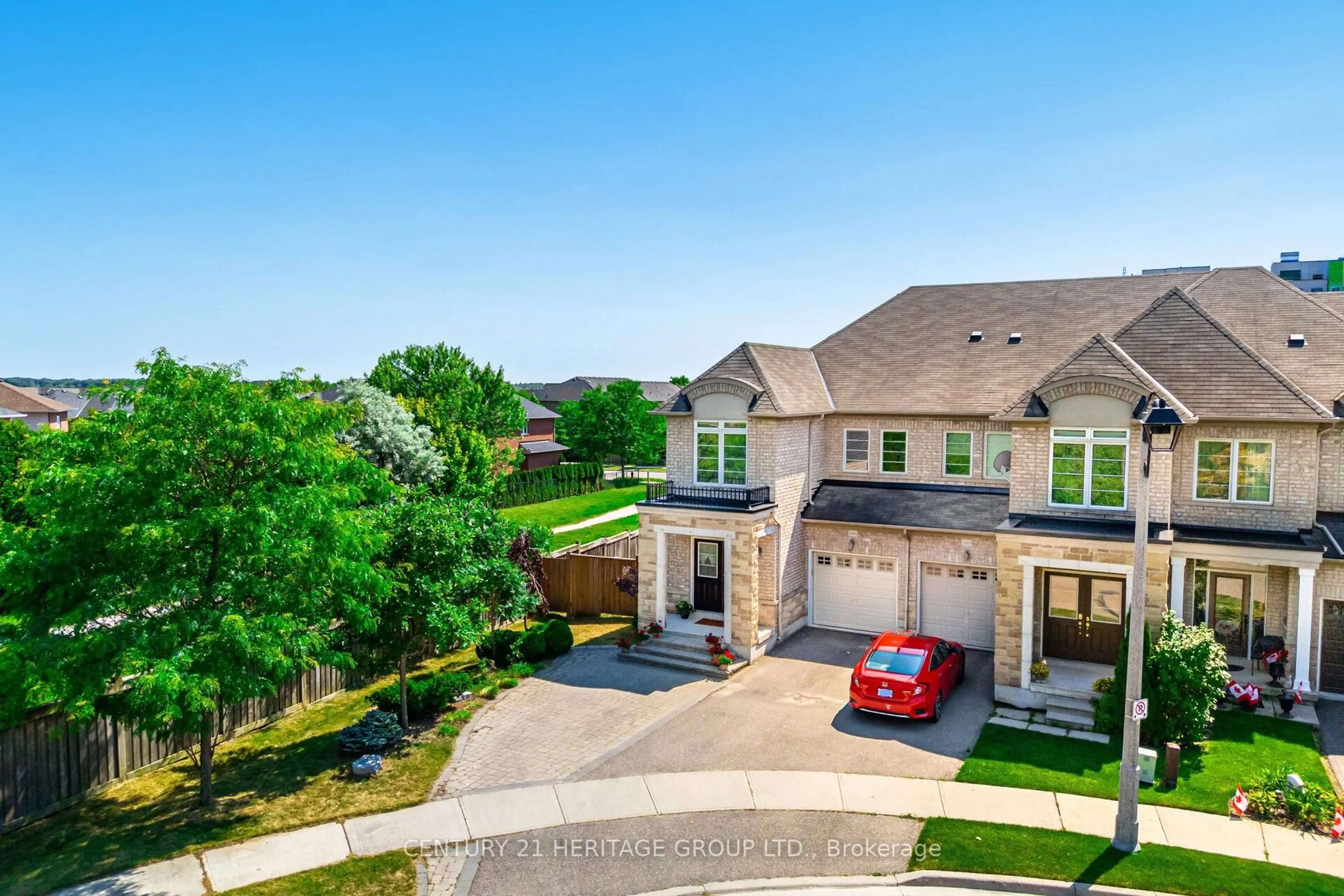 A pic from outside/outdoor area/front of a property/back of a property/a pic from drone, street for 2491 Old Brompton Way, Oakville Ontario L6M 0J5