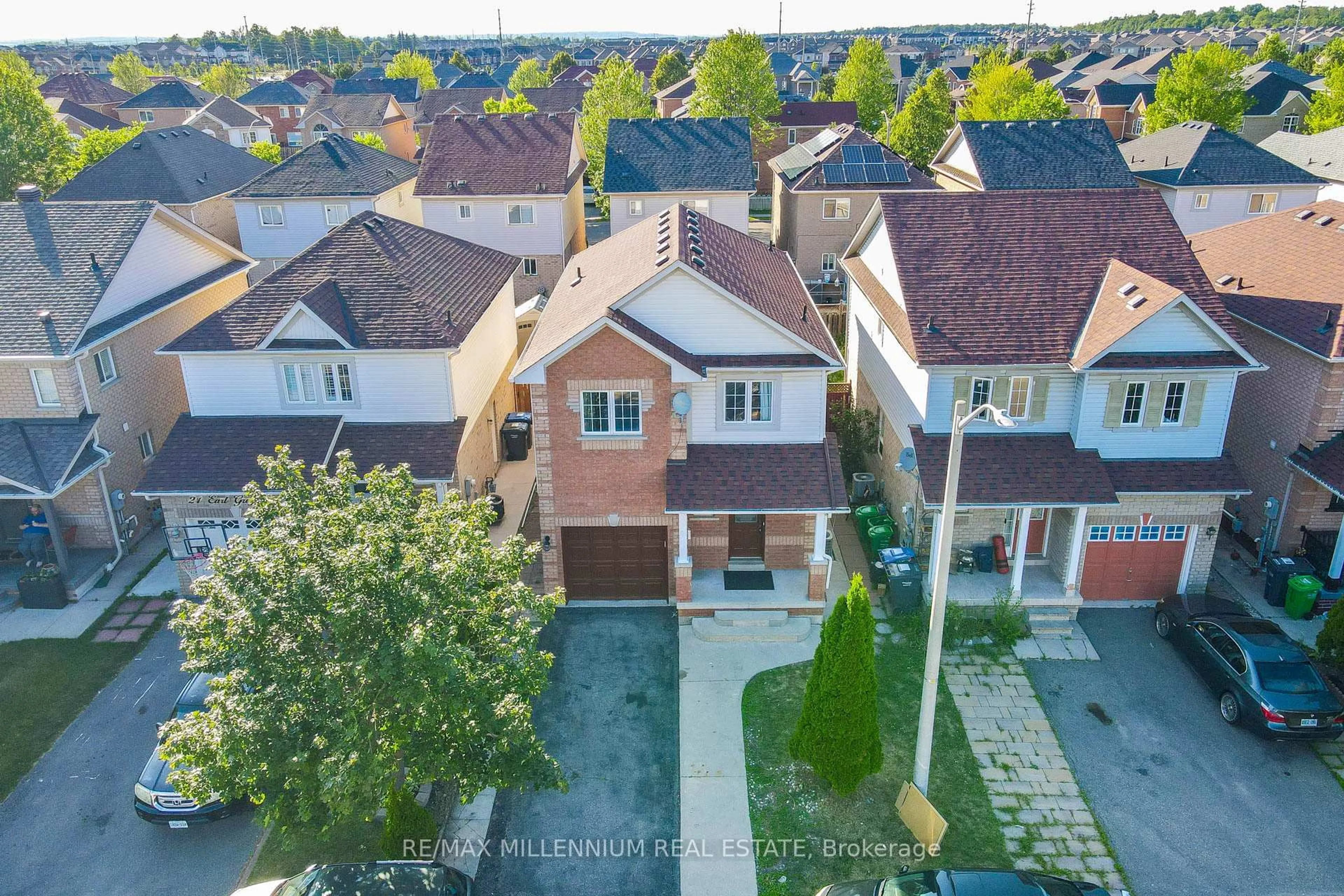 A pic from outside/outdoor area/front of a property/back of a property/a pic from drone, street for 19 Earl Grey Cres, Brampton Ontario L7A 2L3