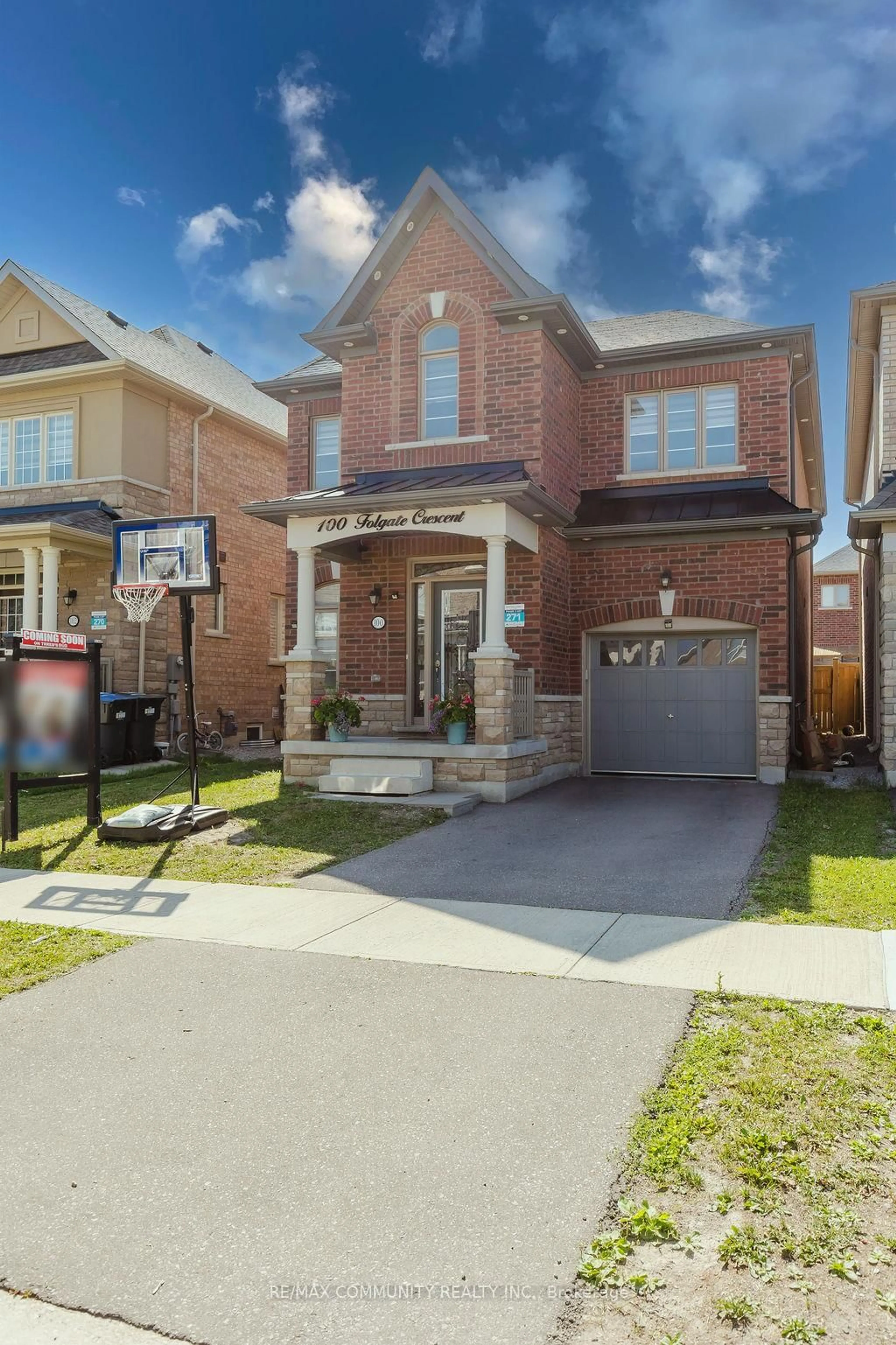 Home with brick exterior material, street for 100 Folgate Cres, Brampton Ontario L6R 4A7