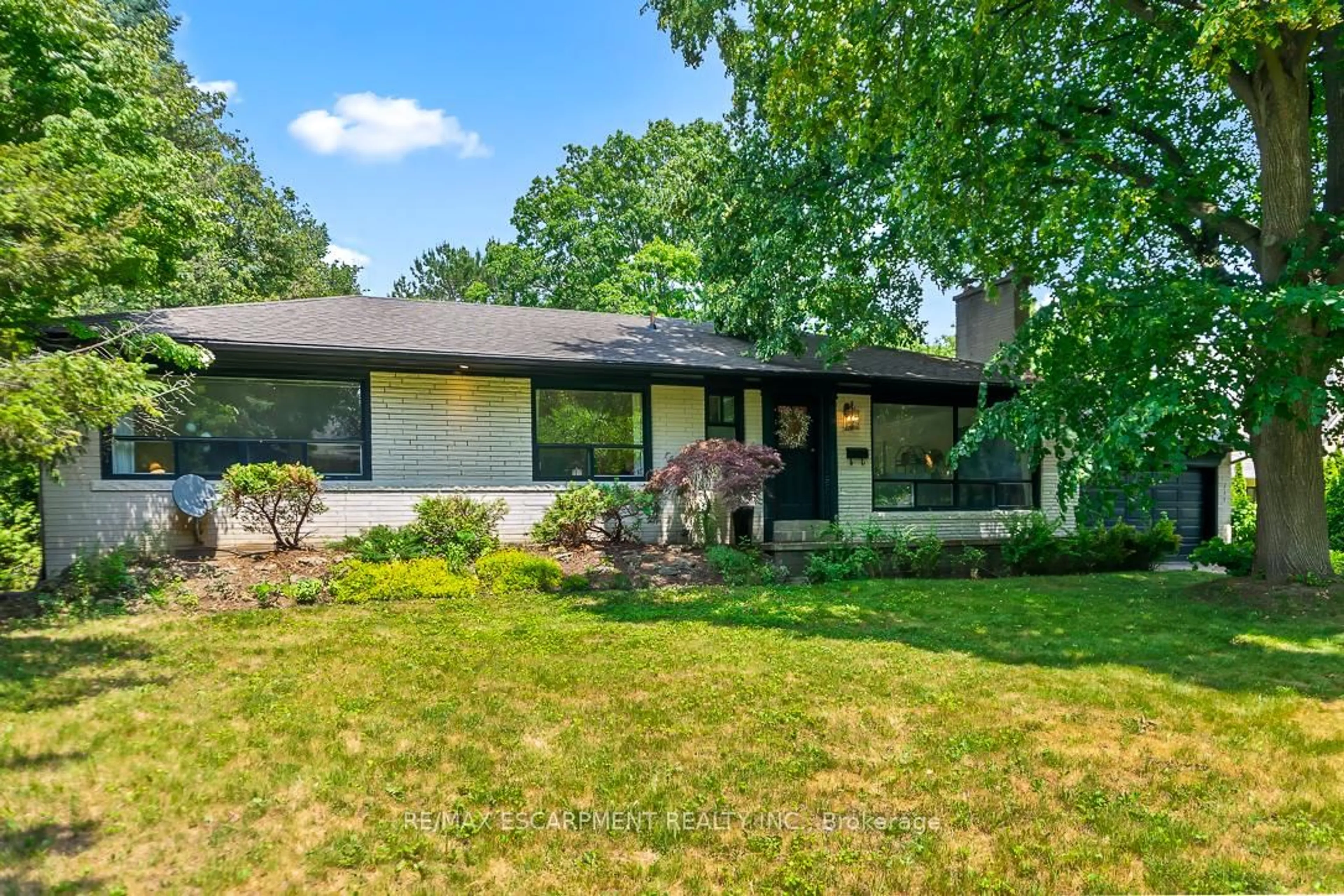 Home with vinyl exterior material, street for 237 Albion Ave, Oakville Ontario L6J 4T4