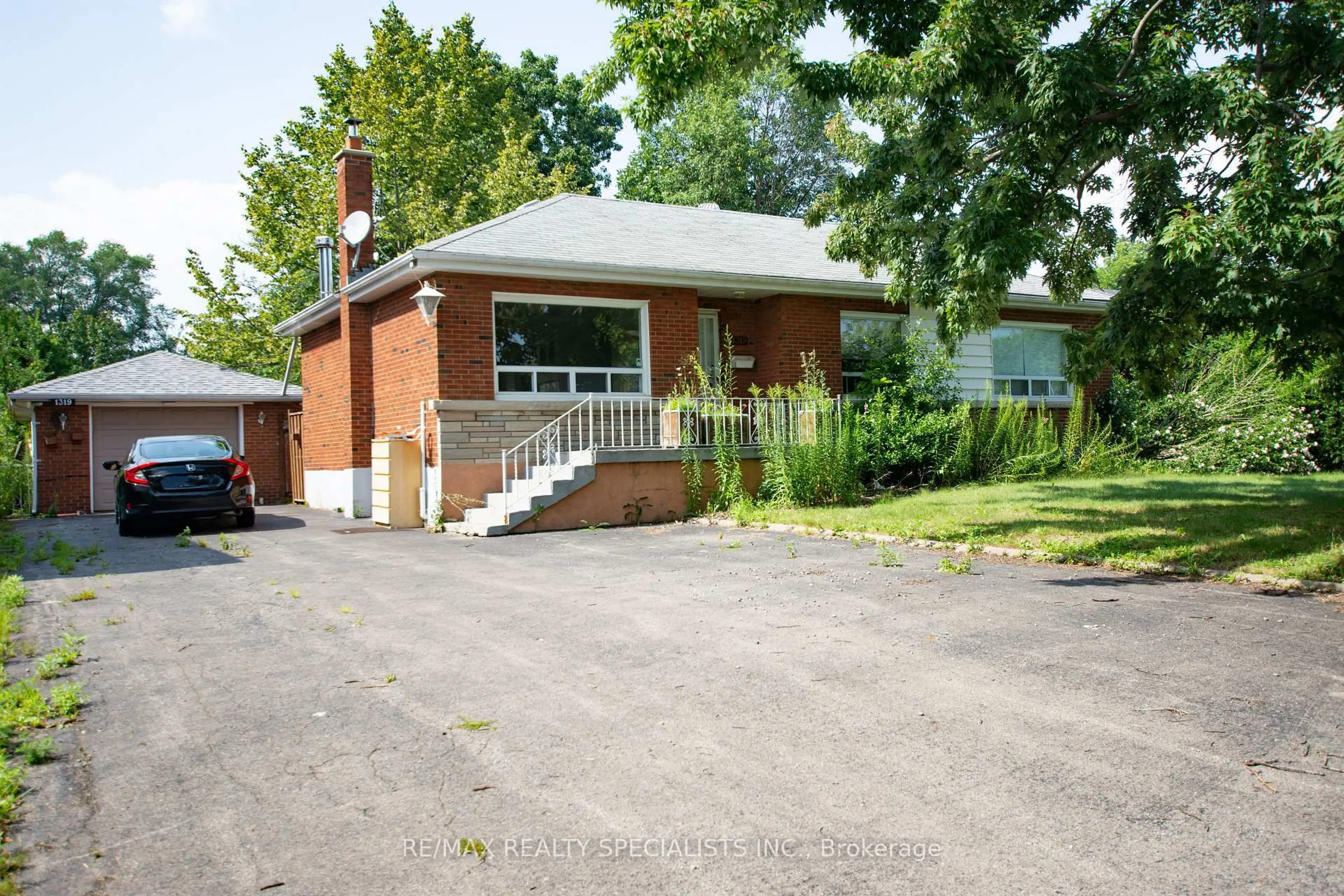 Home with brick exterior material, street for 1319 Rebecca St, Oakville Ontario L6L 1Z3