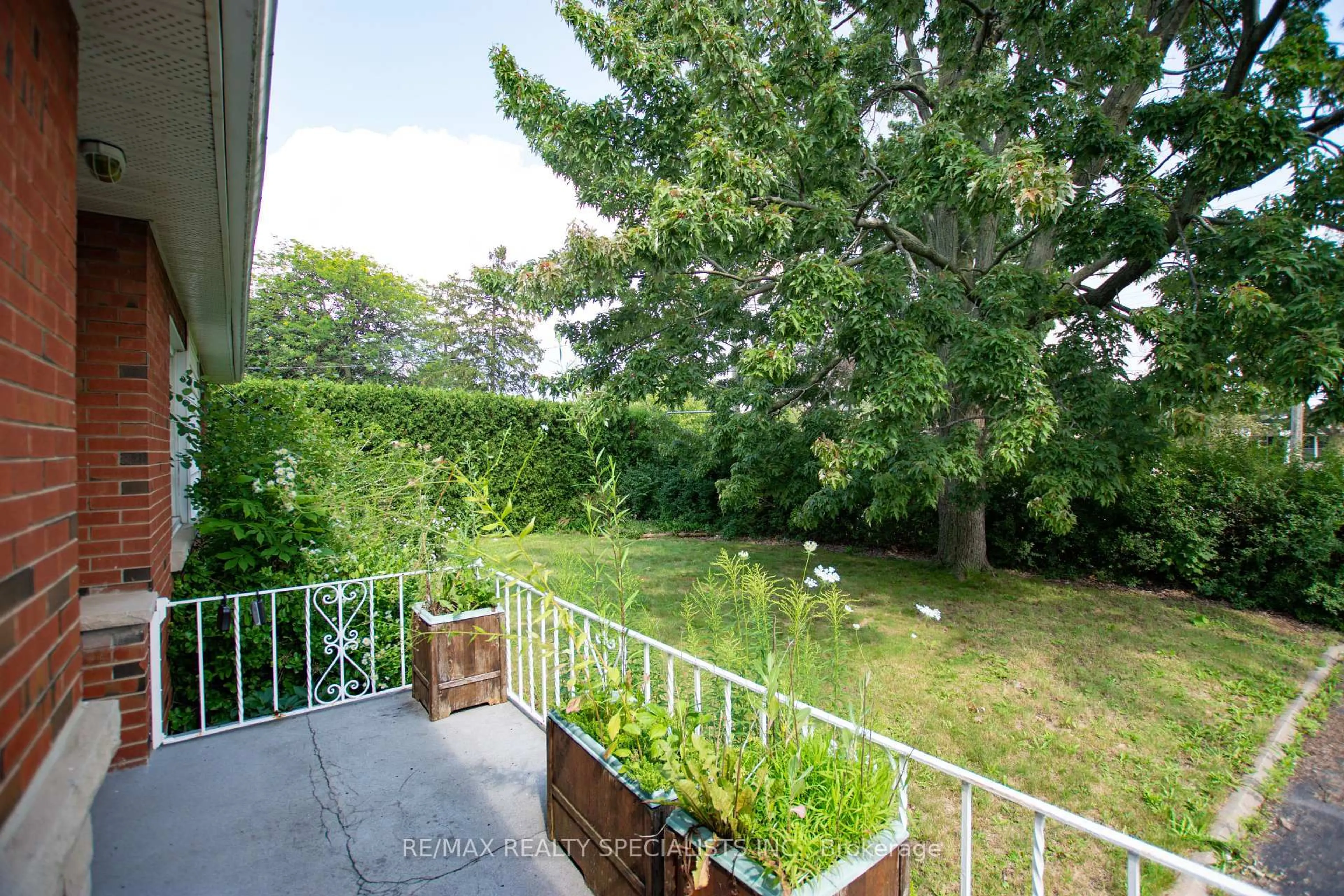 Balcony in the apartment, unknown for 1319 Rebecca St, Oakville Ontario L6L 1Z3