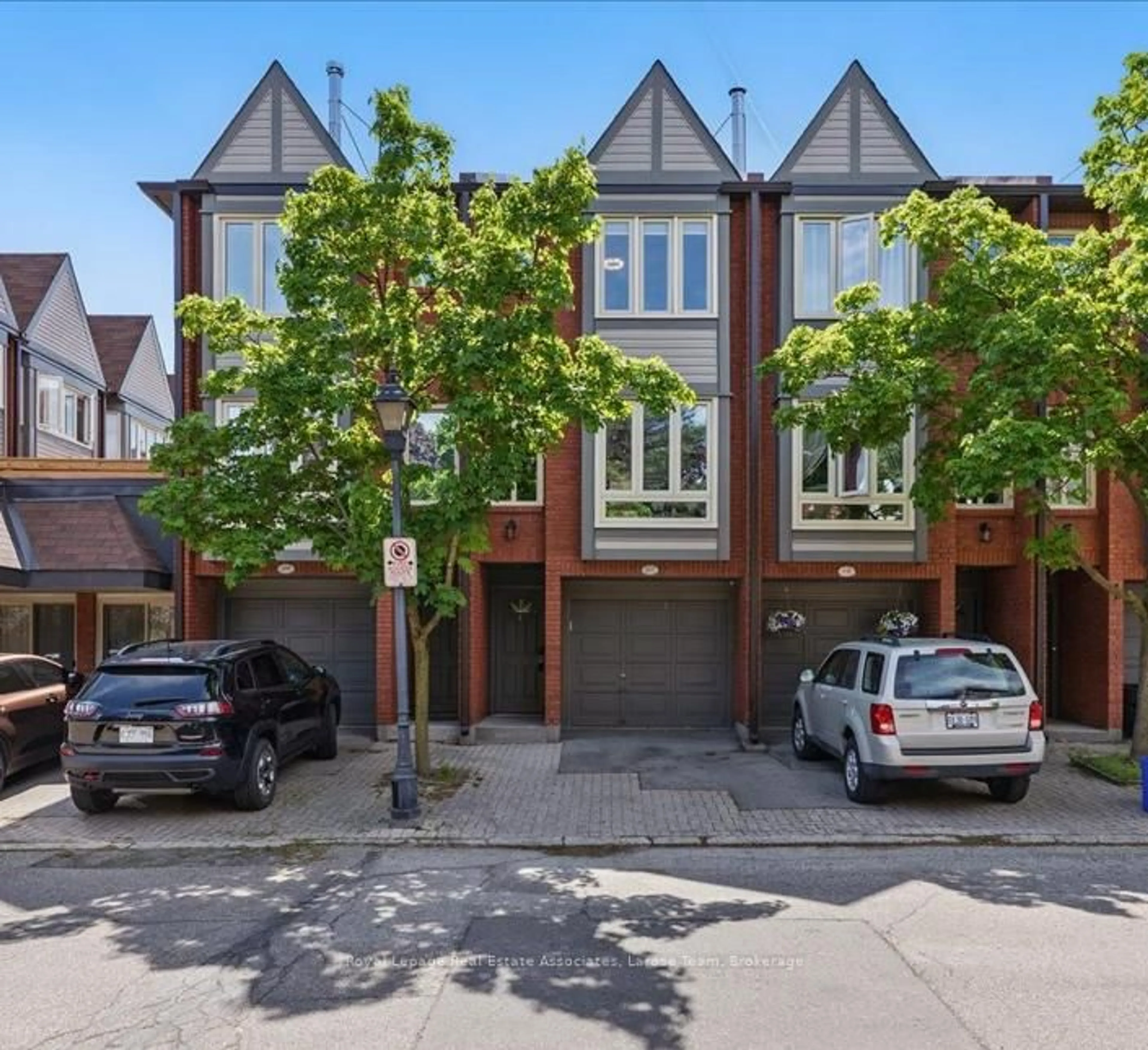 Home with brick exterior material, street for 895 Maple Ave #617, Burlington Ontario L7S 2H7