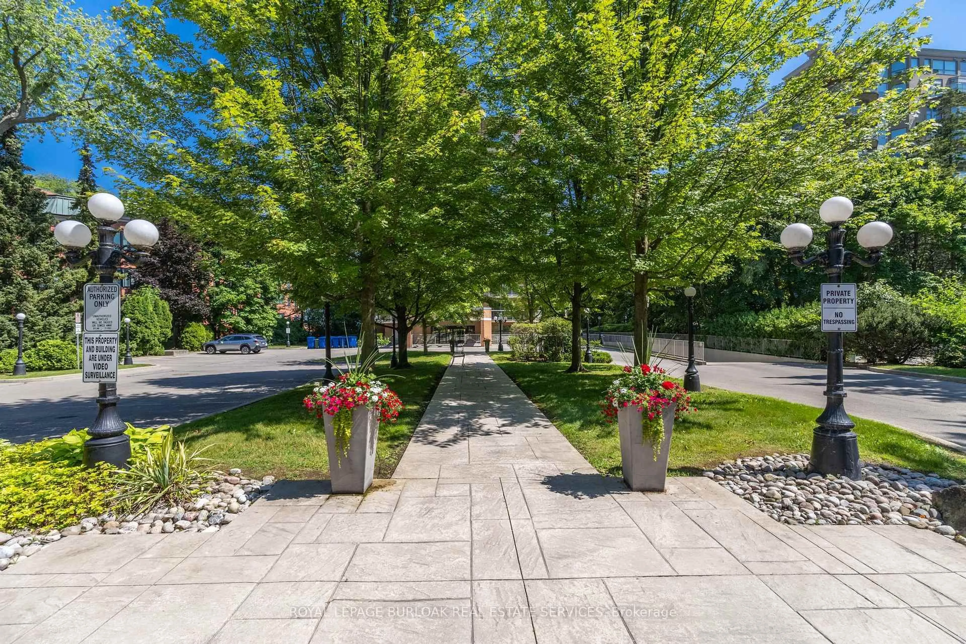 Patio, street for 2210 Lakeshore Rd #304, Burlington Ontario L7R 4J9
