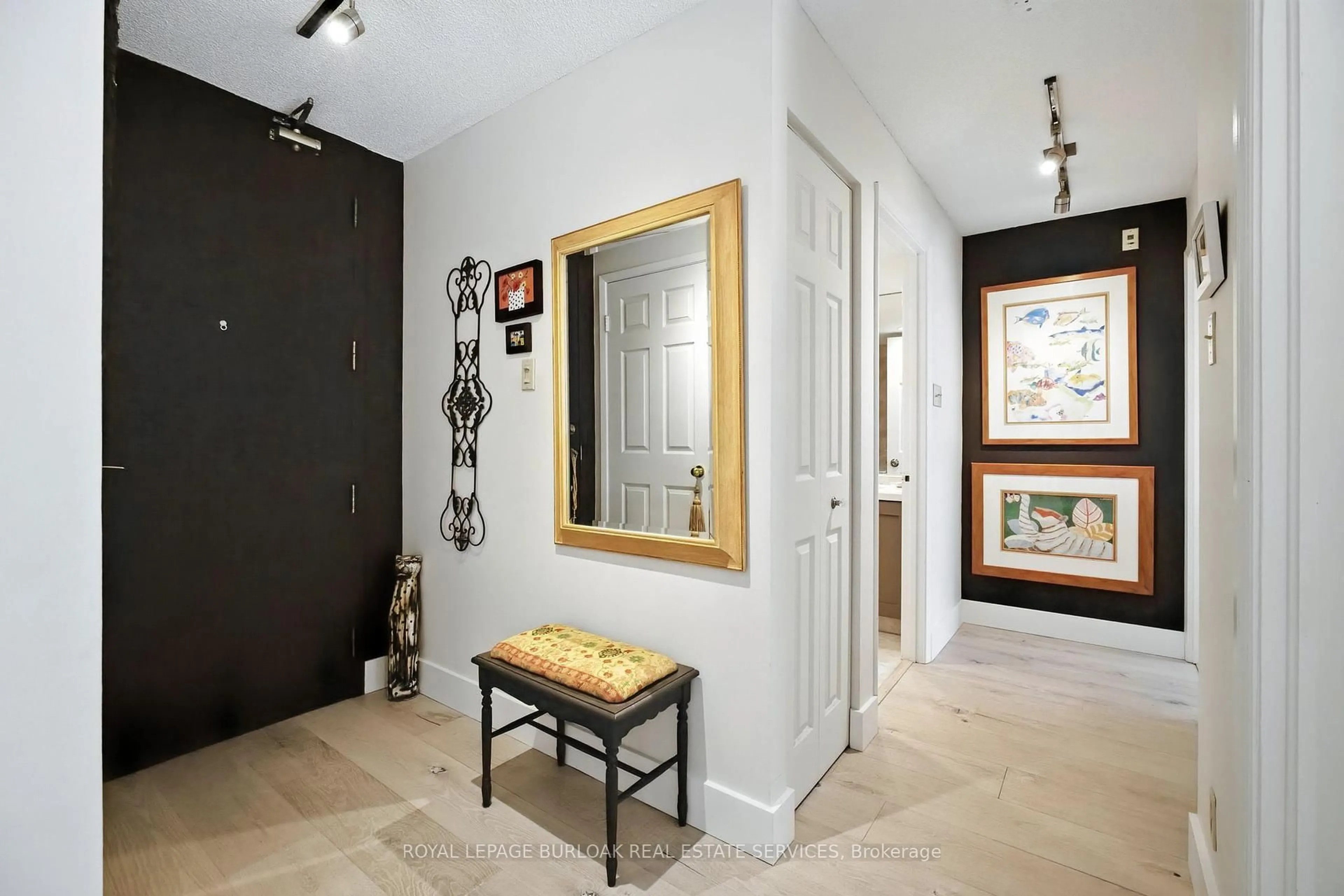 Indoor entryway for 2210 Lakeshore Rd #304, Burlington Ontario L7R 4J9