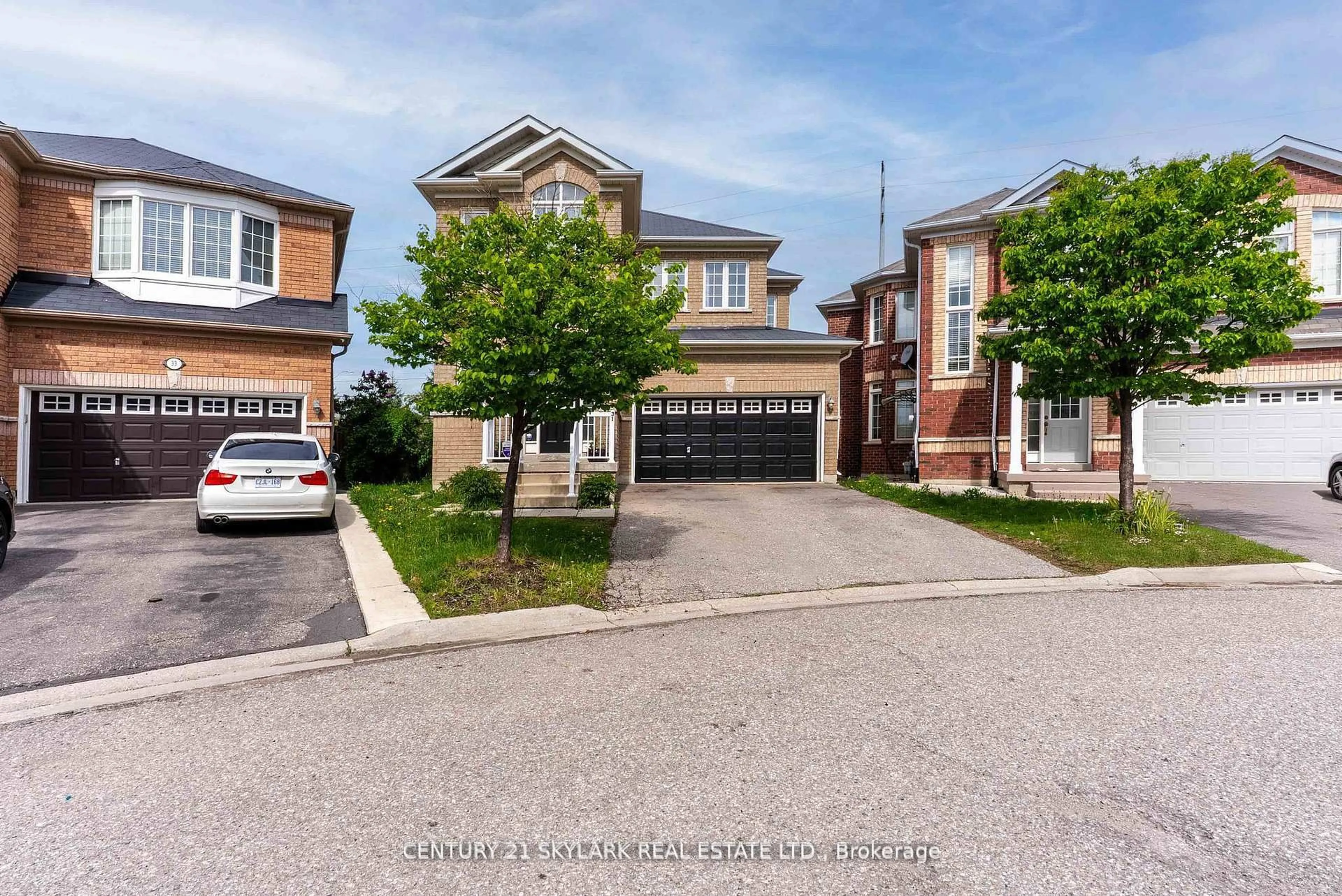 Home with brick exterior material, street for 31 Joywill Crt, Brampton Ontario L7A 3T9