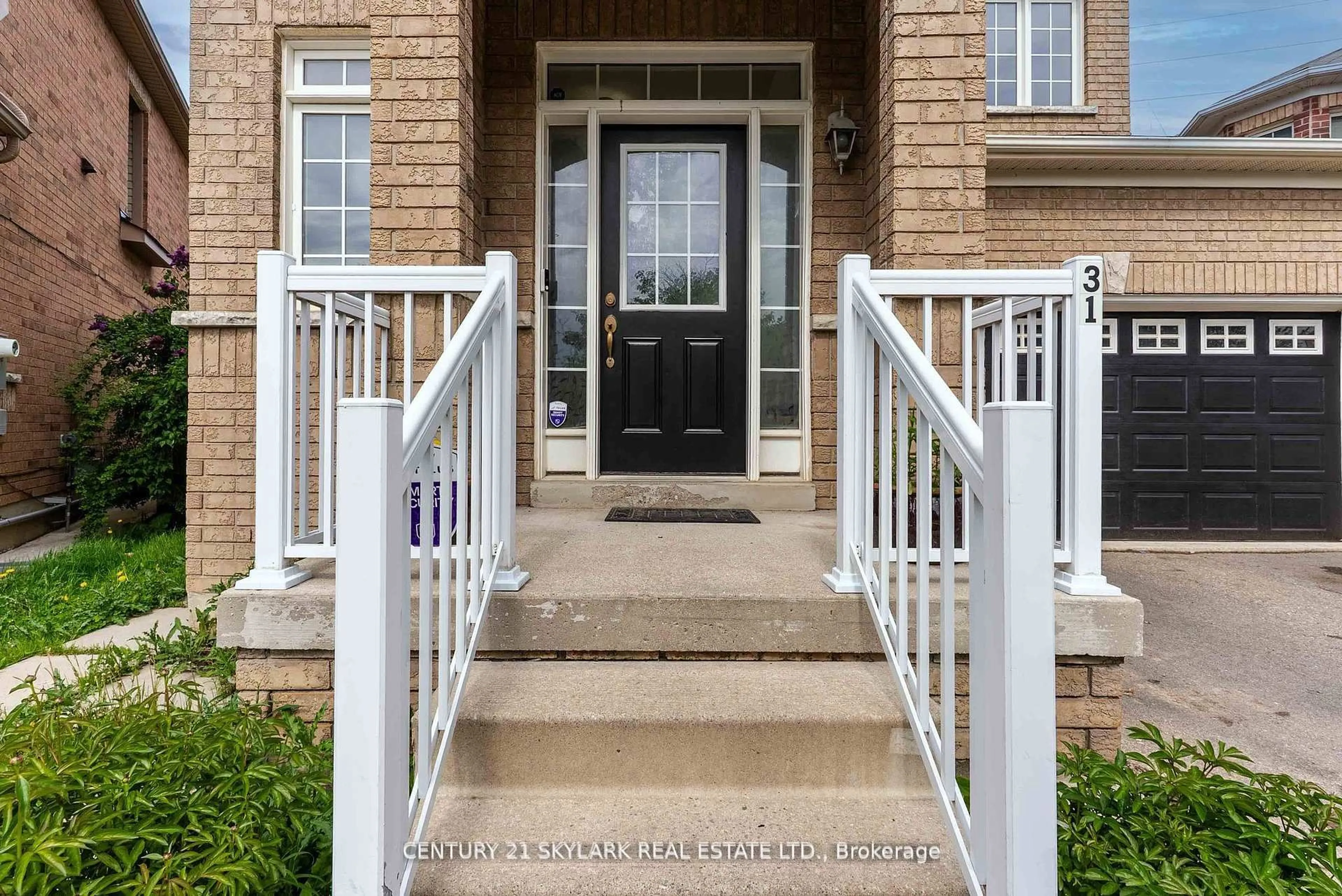 Indoor entryway for 31 Joywill Crt, Brampton Ontario L7A 3T9
