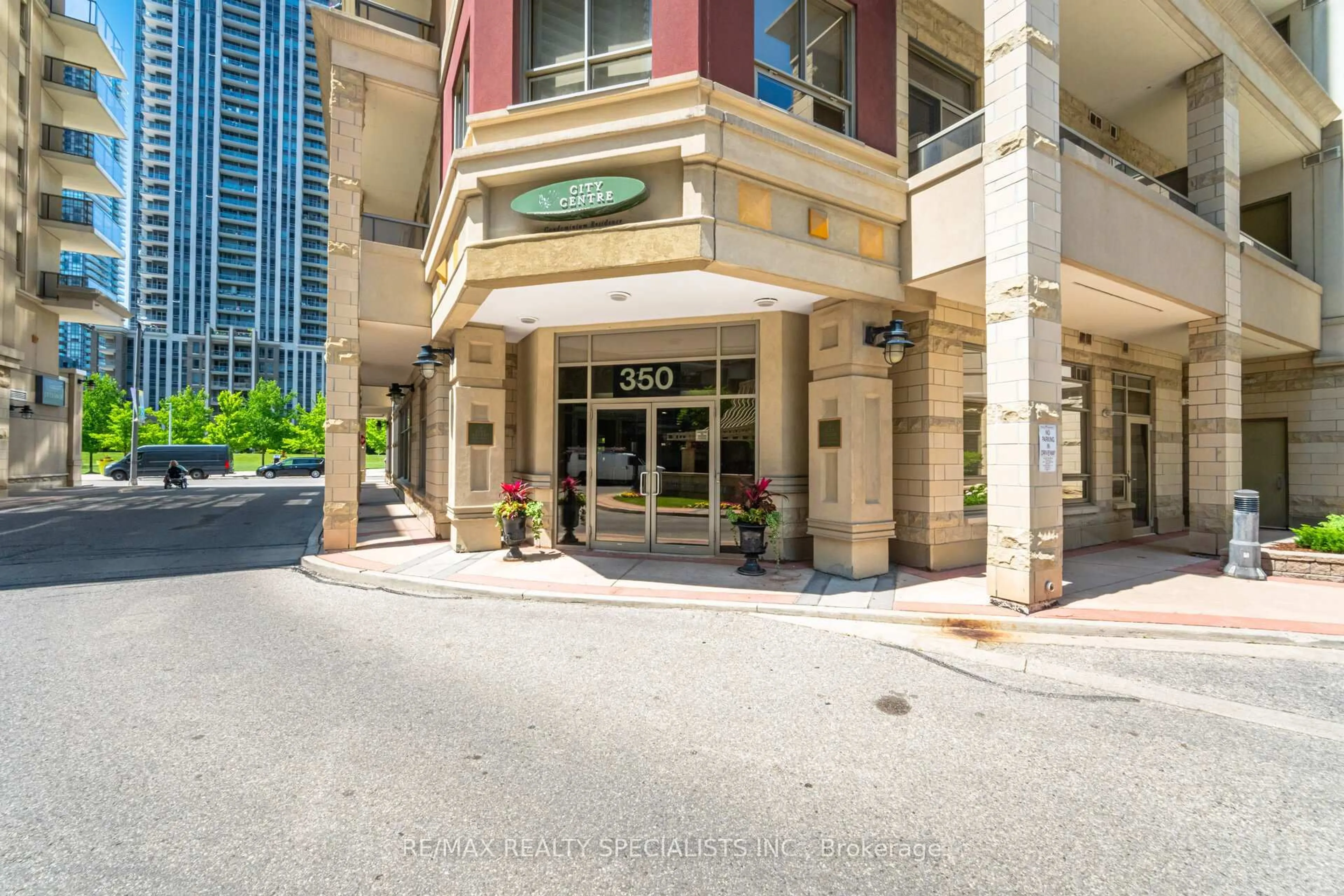 Indoor foyer for 350 Princess Royal Dr #604, Mississauga Ontario L5B 4N1