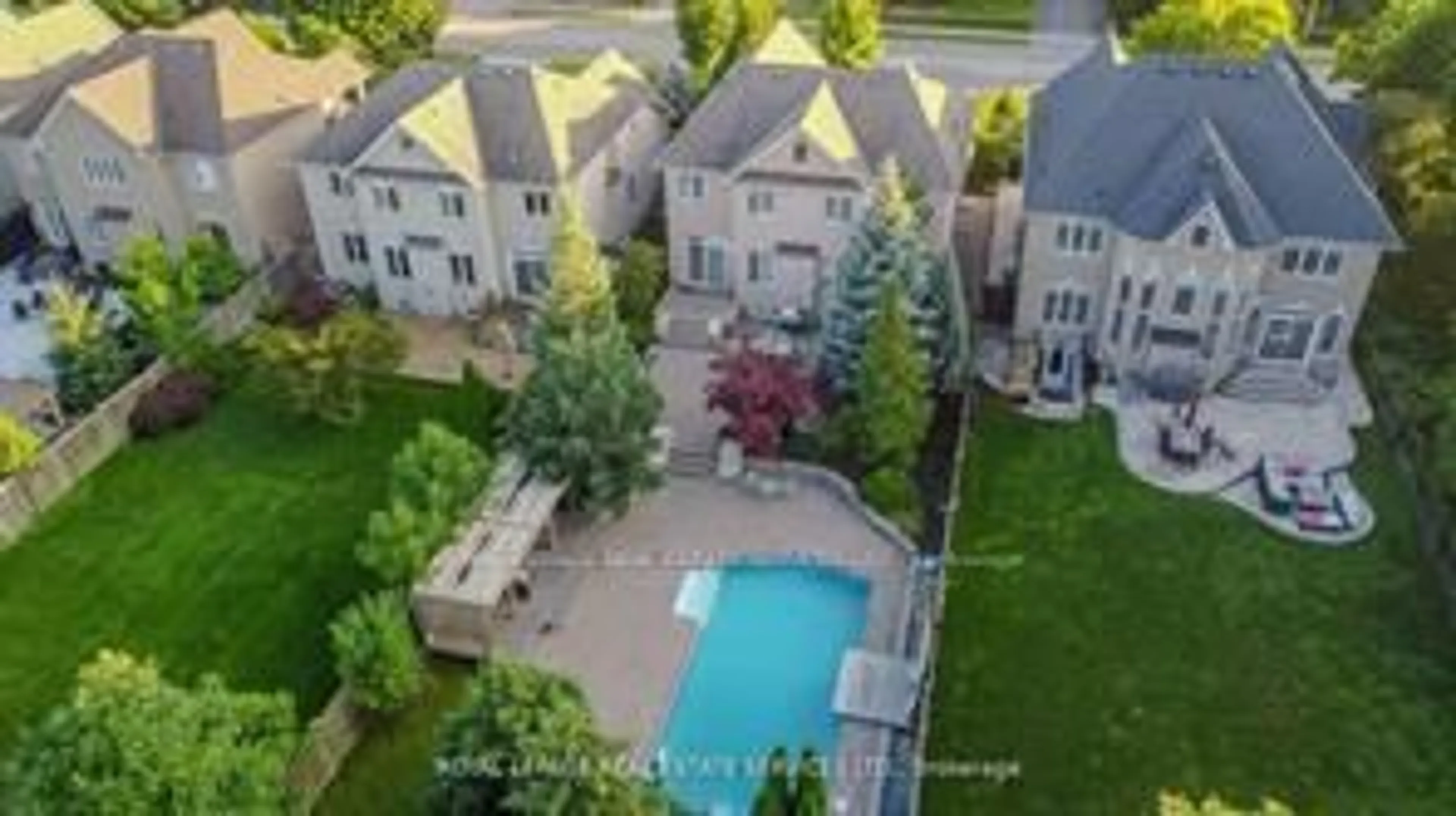 A pic from outside/outdoor area/front of a property/back of a property/a pic from drone, unknown for 215 Burloak Dr, Oakville Ontario L6L 6T6
