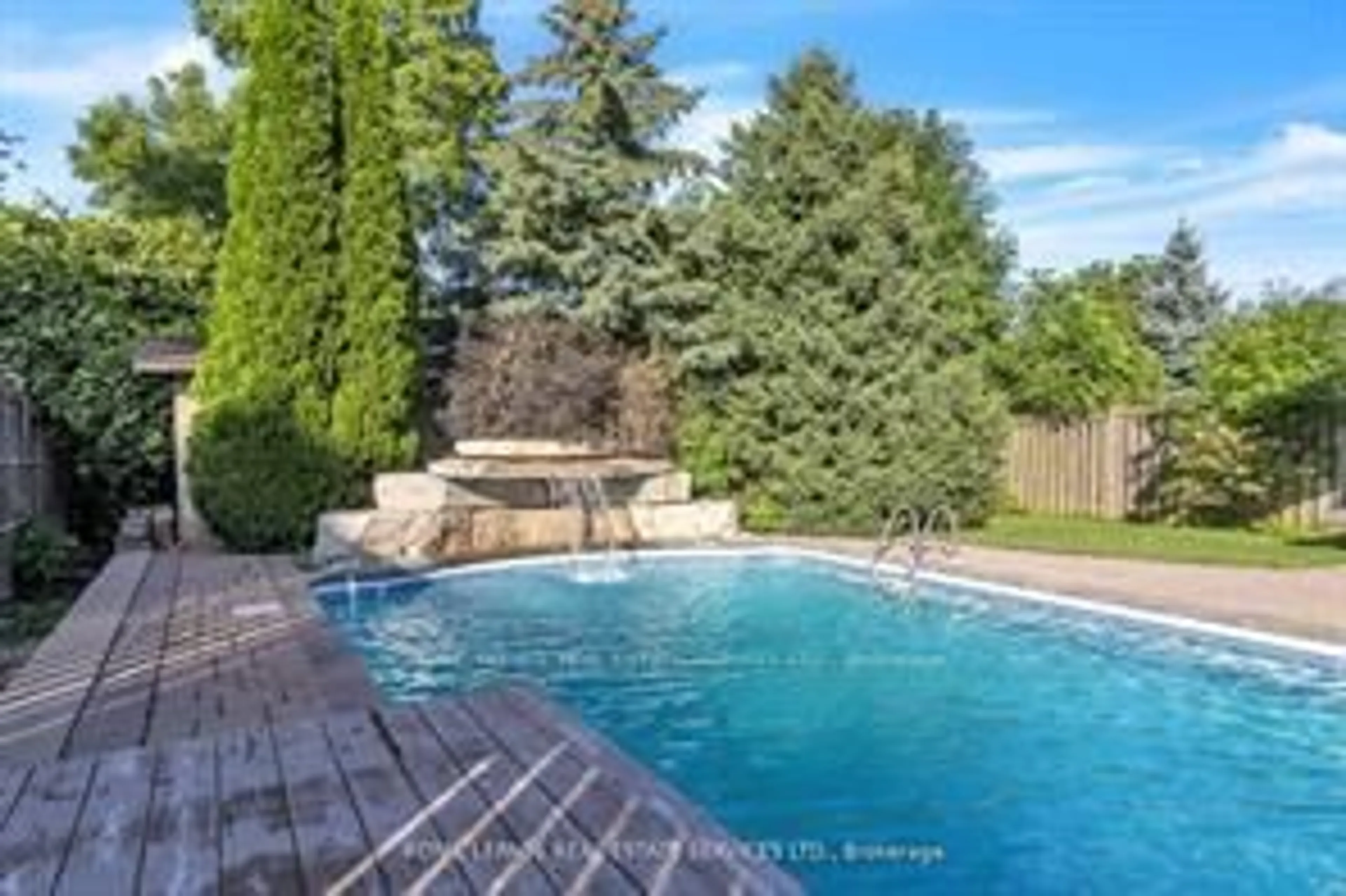 Pool for 215 Burloak Dr, Oakville Ontario L6L 6T6