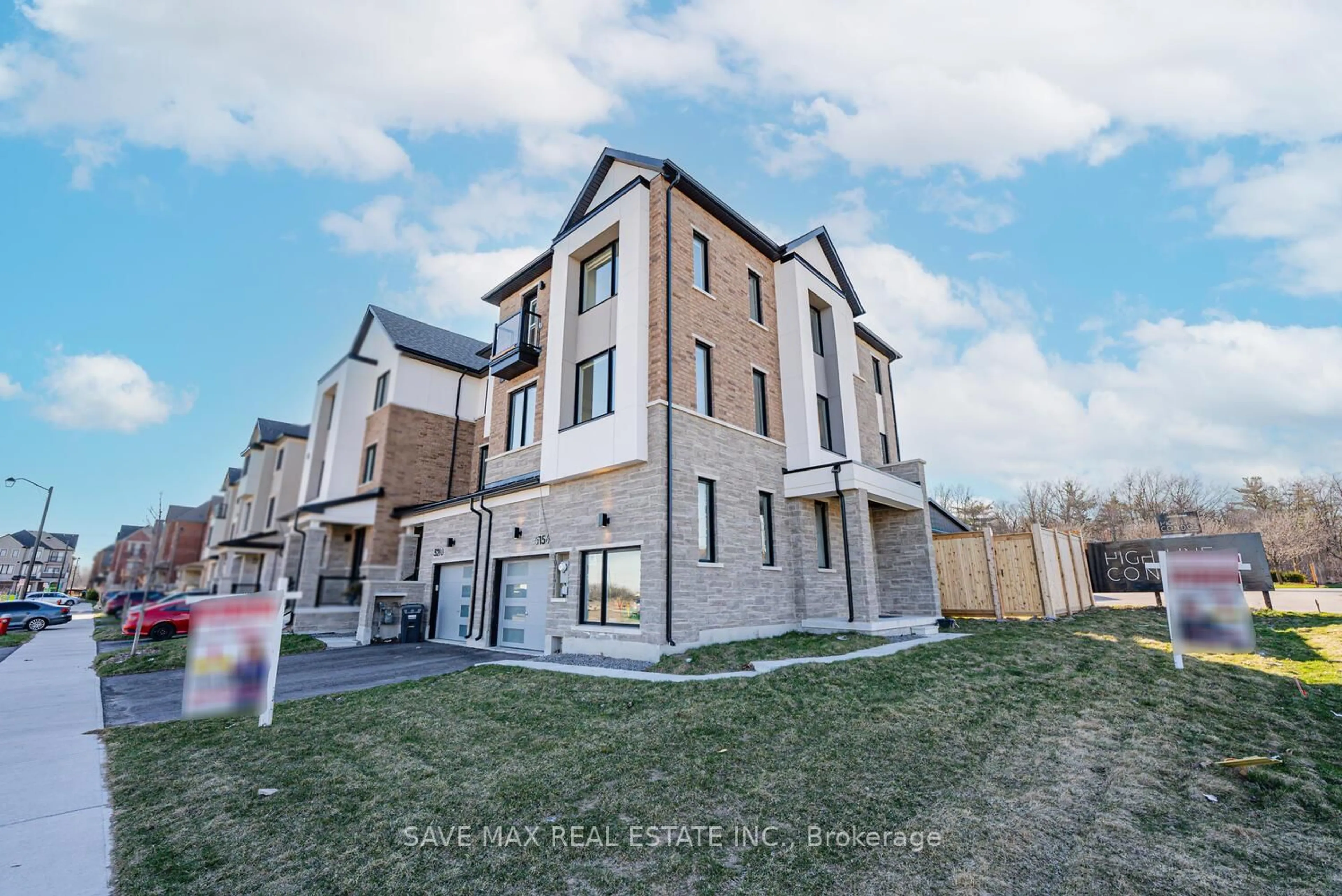A pic from outside/outdoor area/front of a property/back of a property/a pic from drone, building for 5156 Ninth Line, Mississauga Ontario L5M 2S7