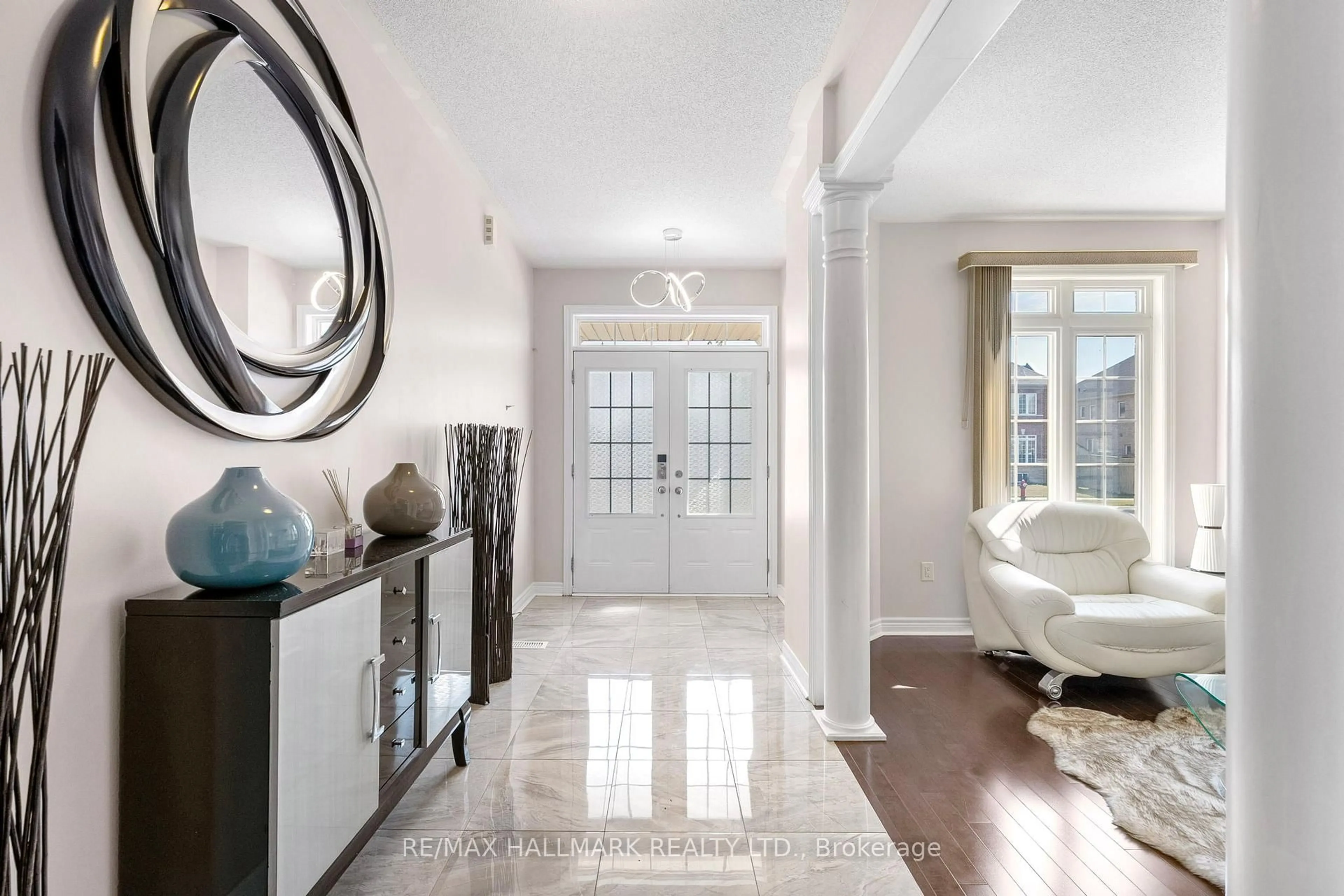 Indoor entryway for 262 Elbern Markell Dr, Brampton Ontario L6X 3C2