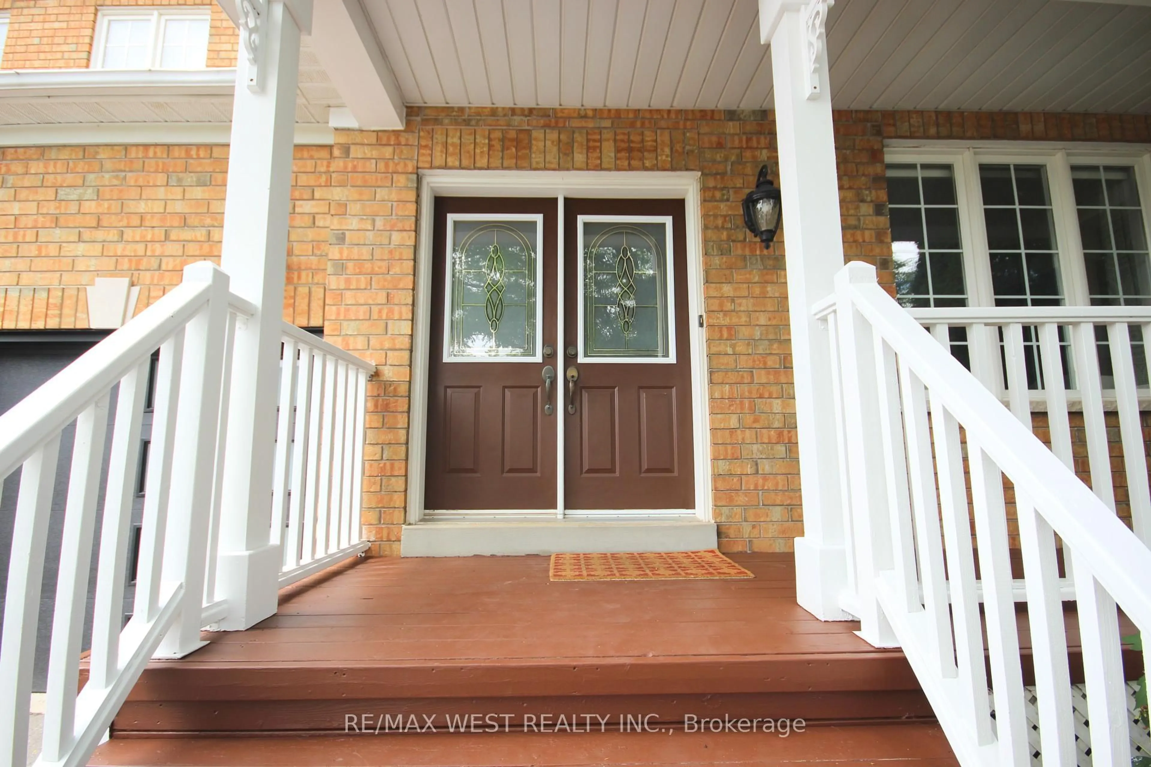 Indoor entryway for 6 Bowsfield Dr, Brampton Ontario L6P 1C8