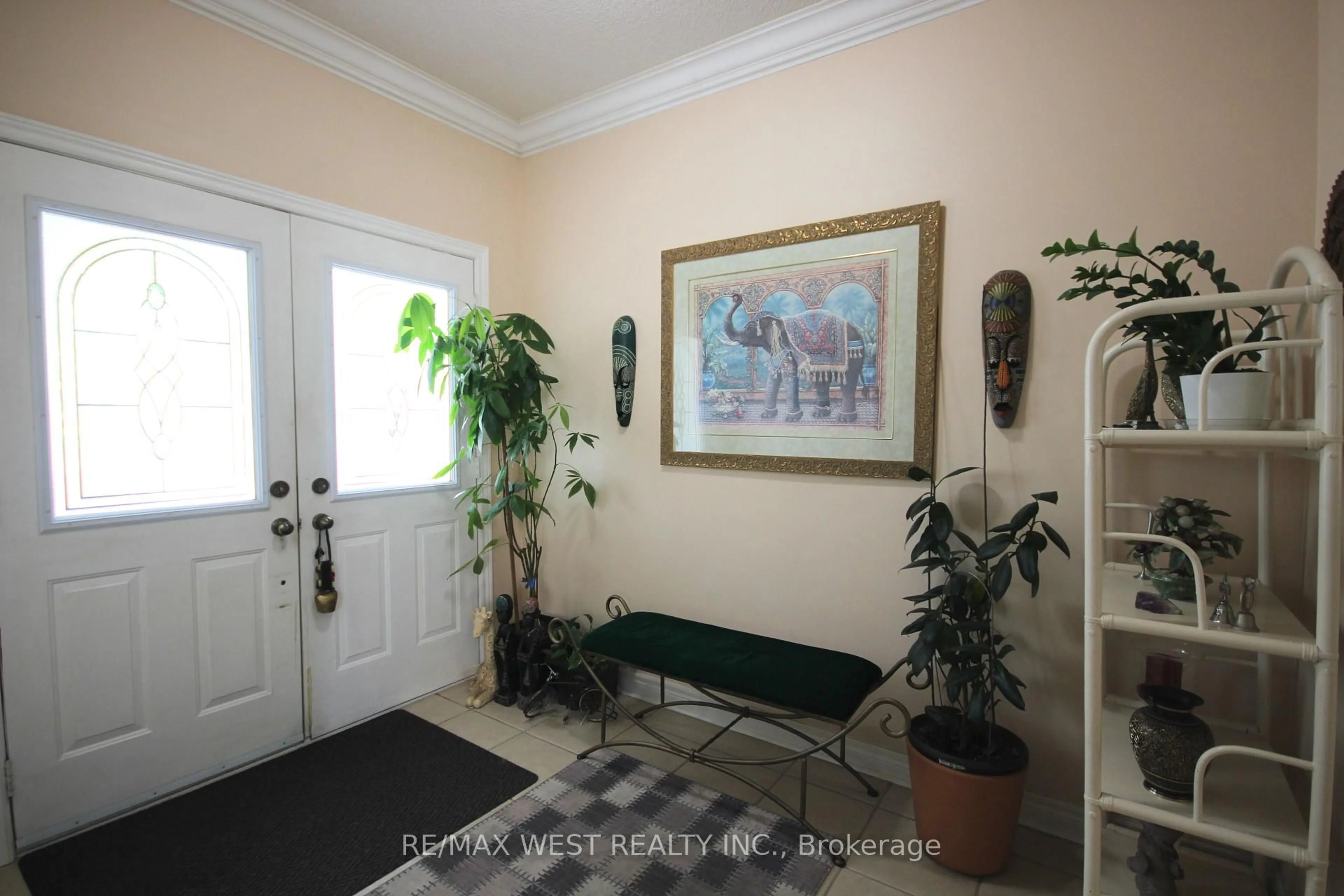Indoor entryway for 6 Bowsfield Dr, Brampton Ontario L6P 1C8