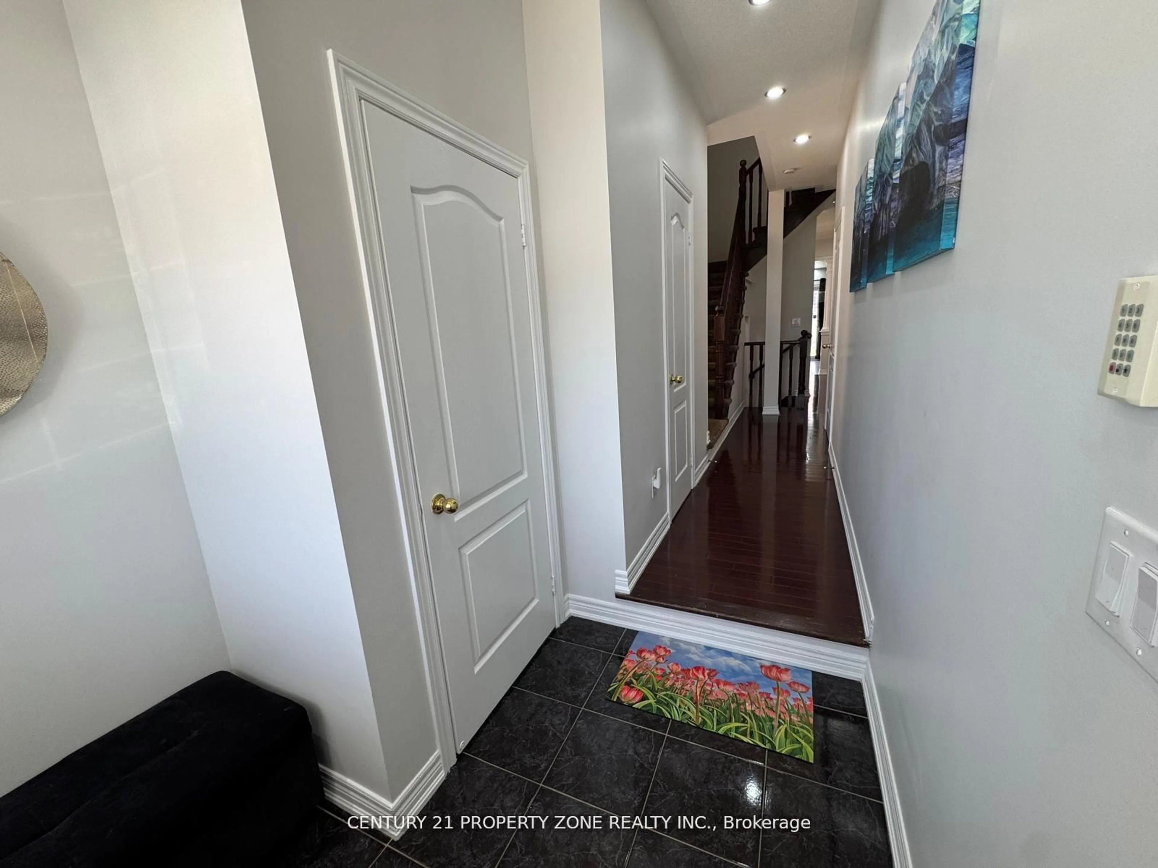 Indoor entryway for 56 Attview Cres, Brampton Ontario L6P 2R5