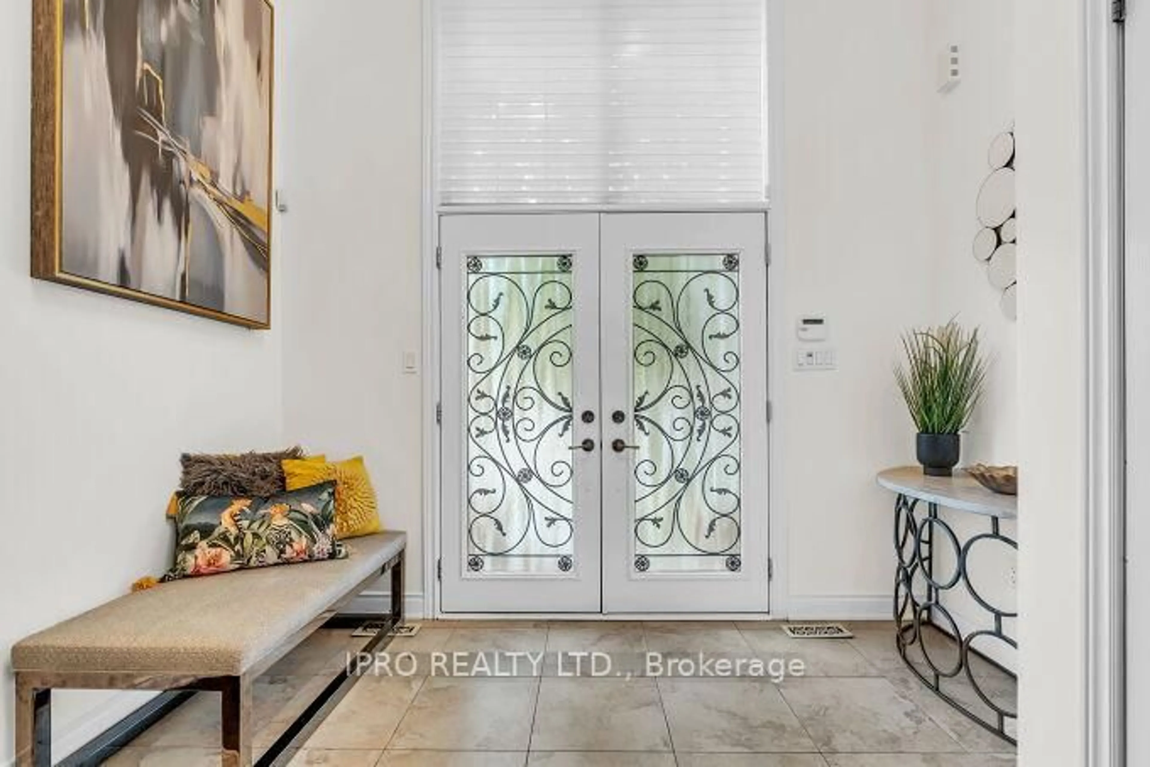 Indoor entryway for 2350 Kwinter Rd, Oakville Ontario L6M 0H3