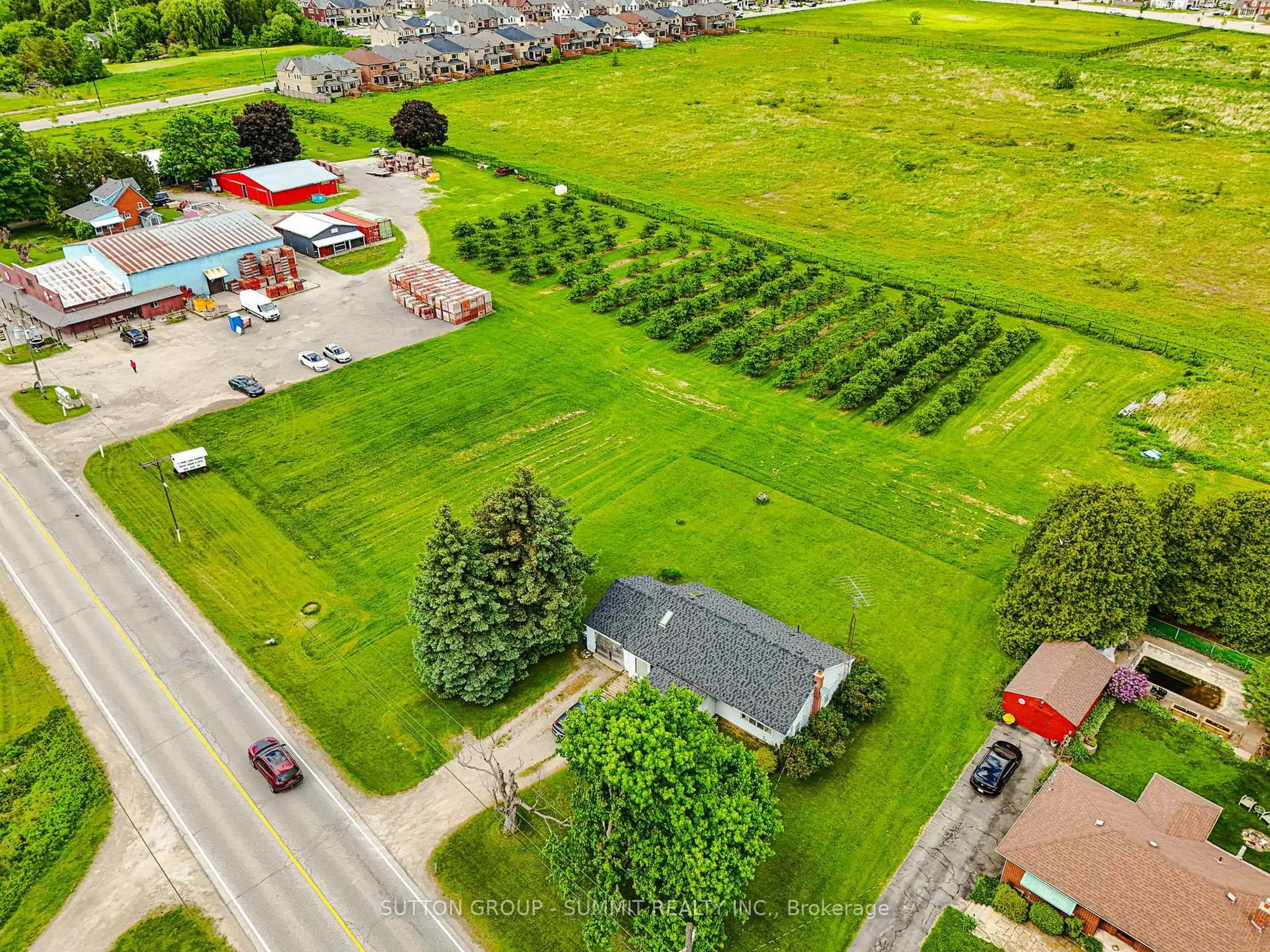 A pic from outside/outdoor area/front of a property/back of a property/a pic from drone, street for 8555 HERITAGE Rd, Brampton Ontario L6Y 0E4