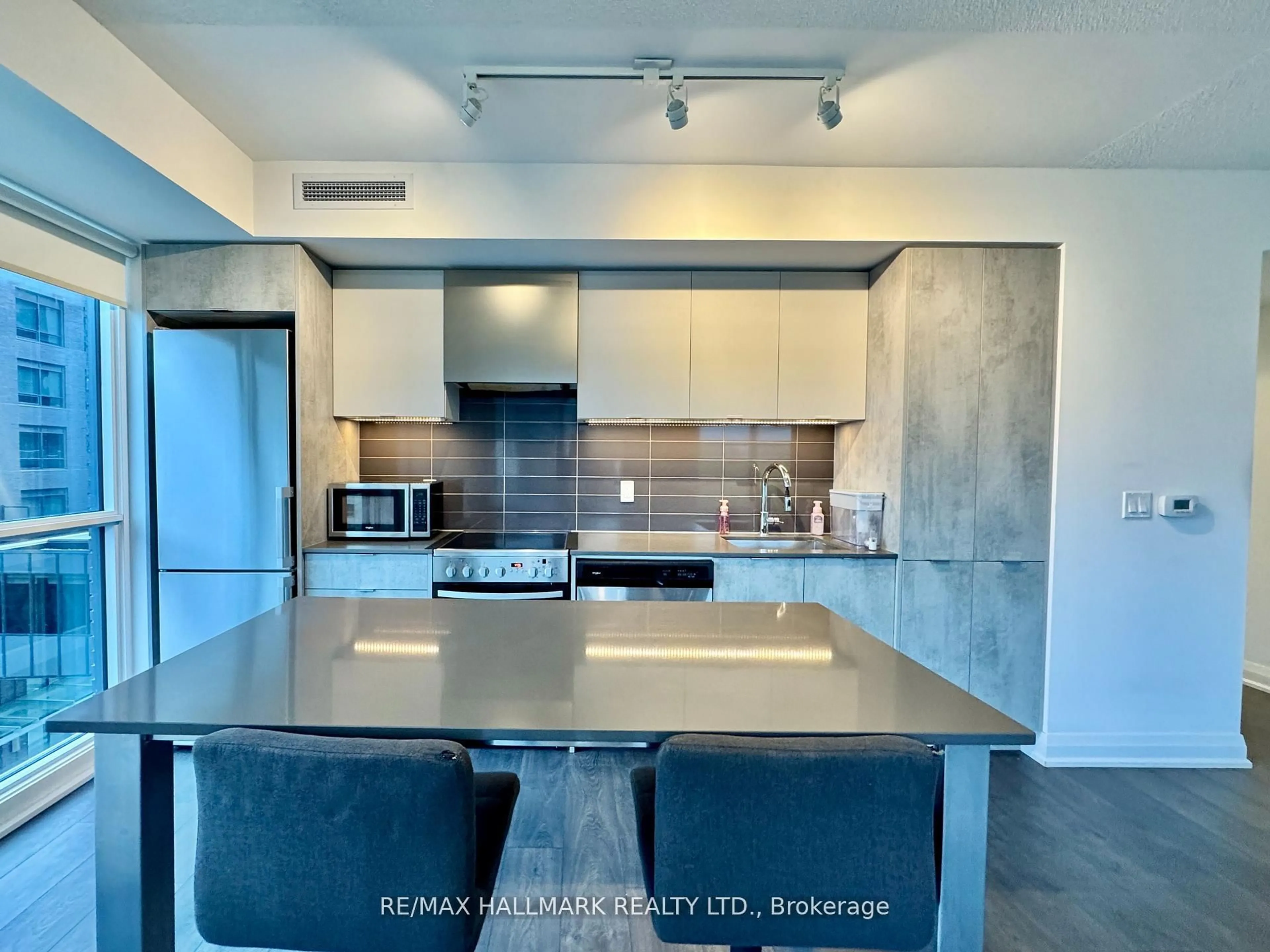 Open concept kitchen, unknown for 26 Gibbs Rd #545, Toronto Ontario M9B 6L6
