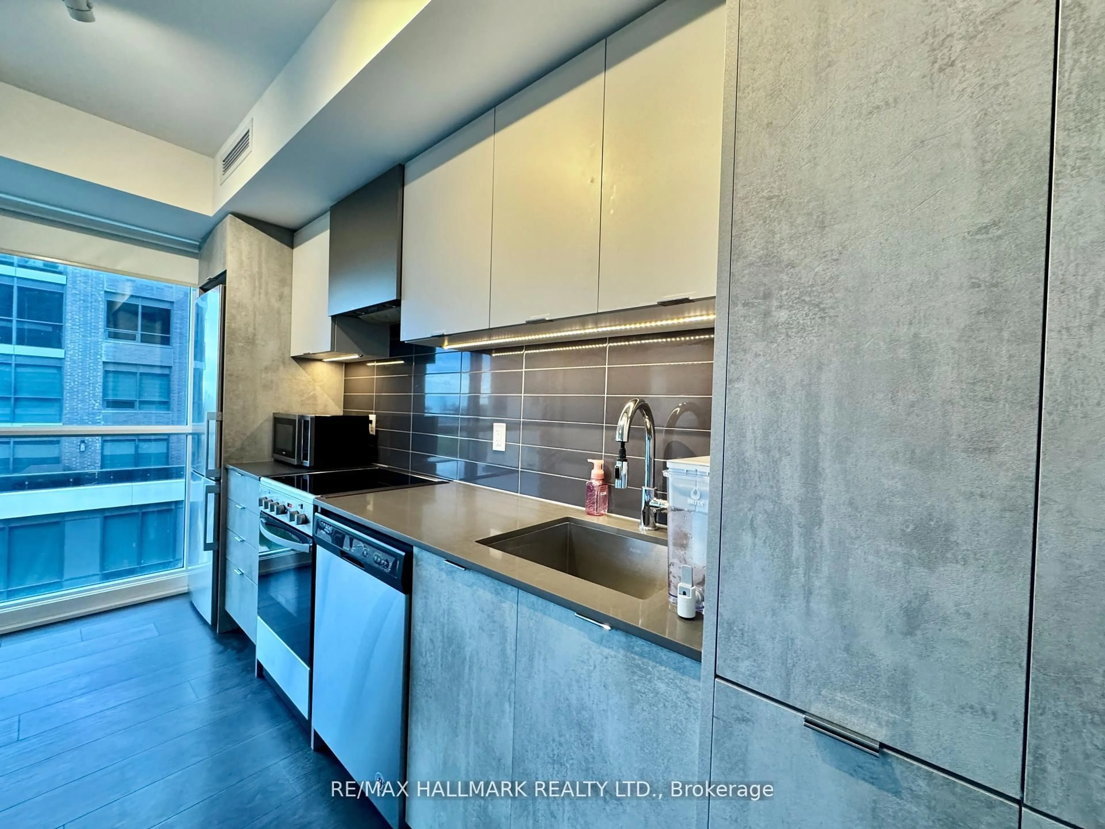 Contemporary kitchen, unknown for 26 Gibbs Rd #545, Toronto Ontario M9B 6L6