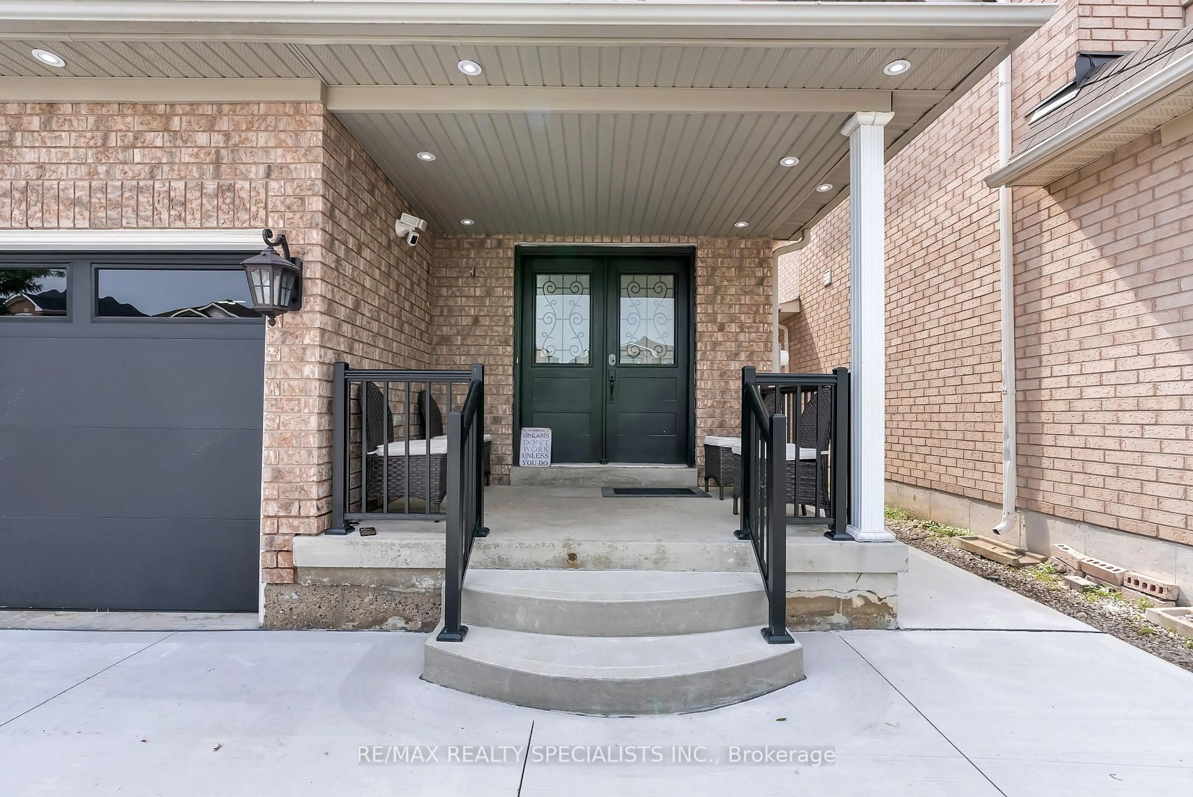 Indoor entryway for 91 Buick Blvd, Brampton Ontario L7A 3B7