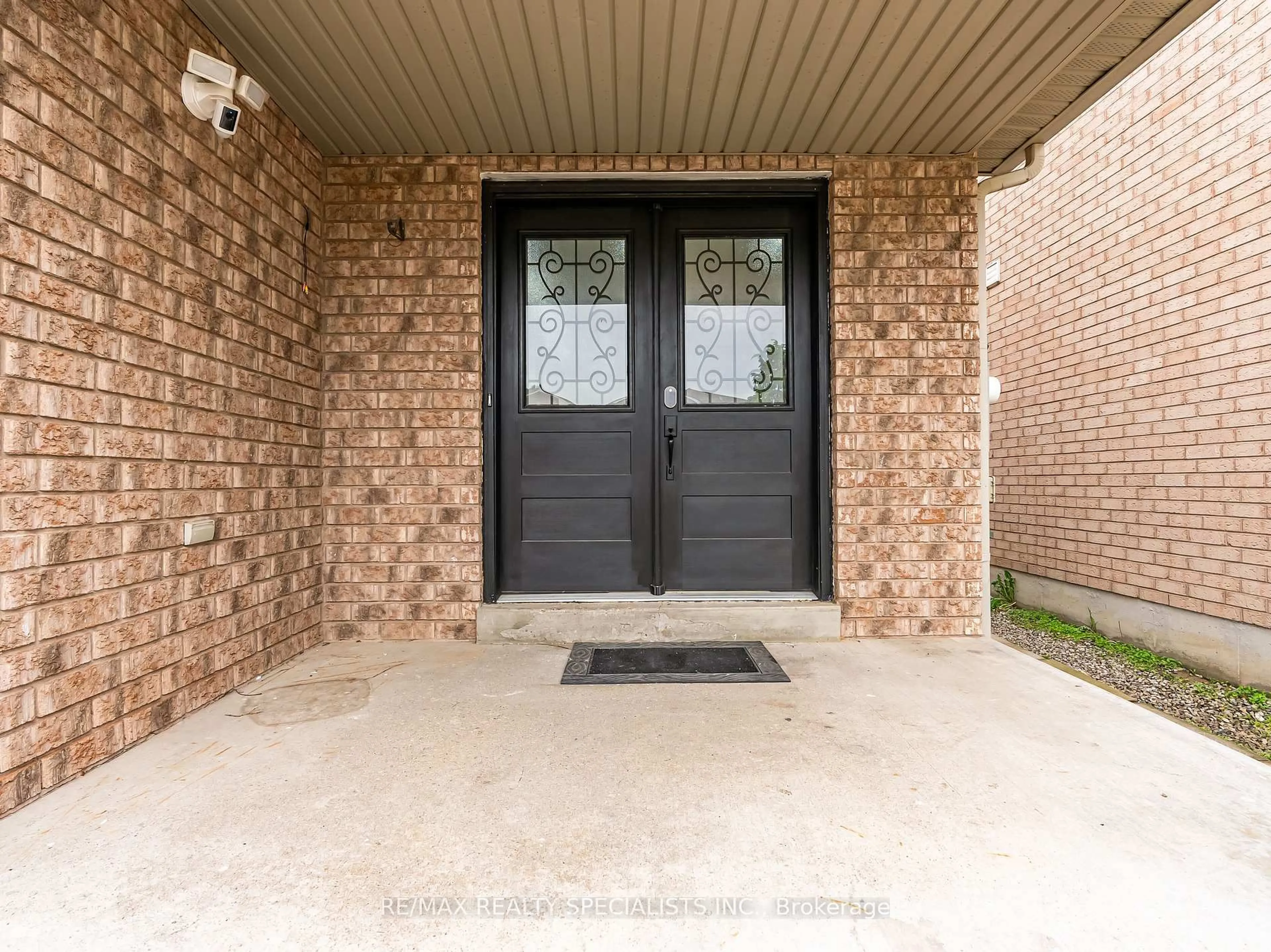 Indoor entryway for 91 Buick Blvd, Brampton Ontario L7A 3B7