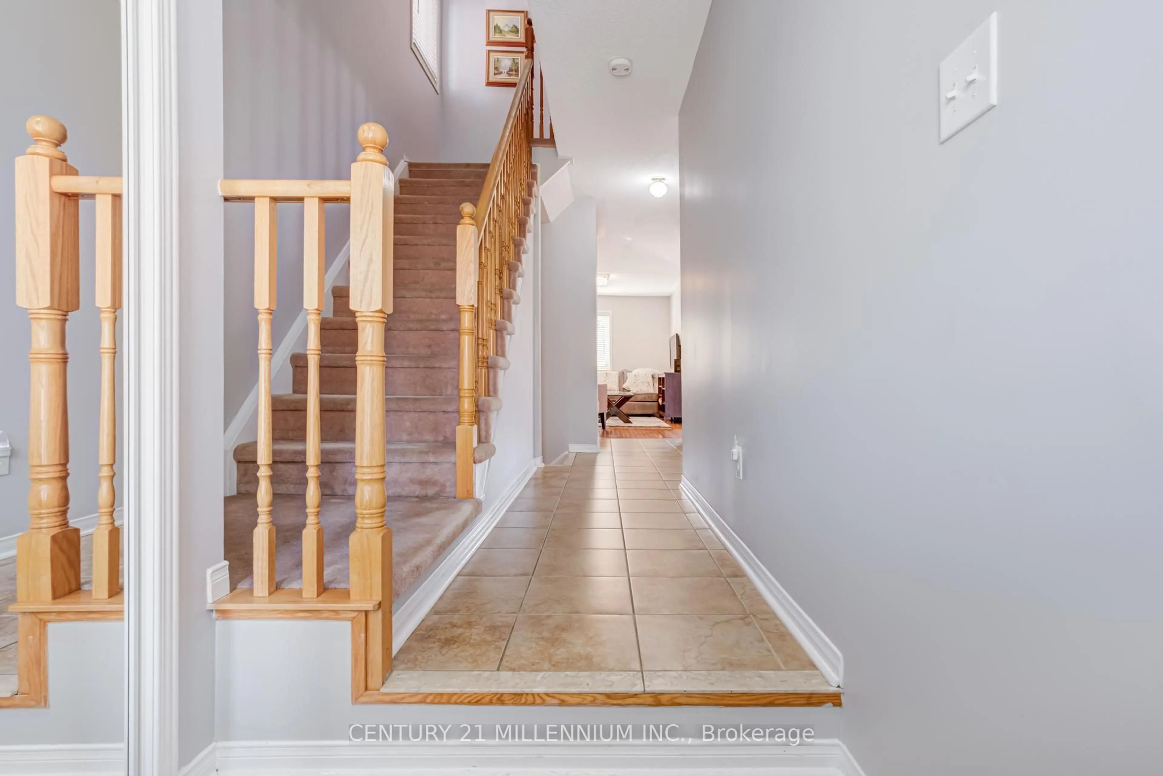 Indoor foyer for 5 Wicklow Rd, Brampton Ontario L6X 0J7