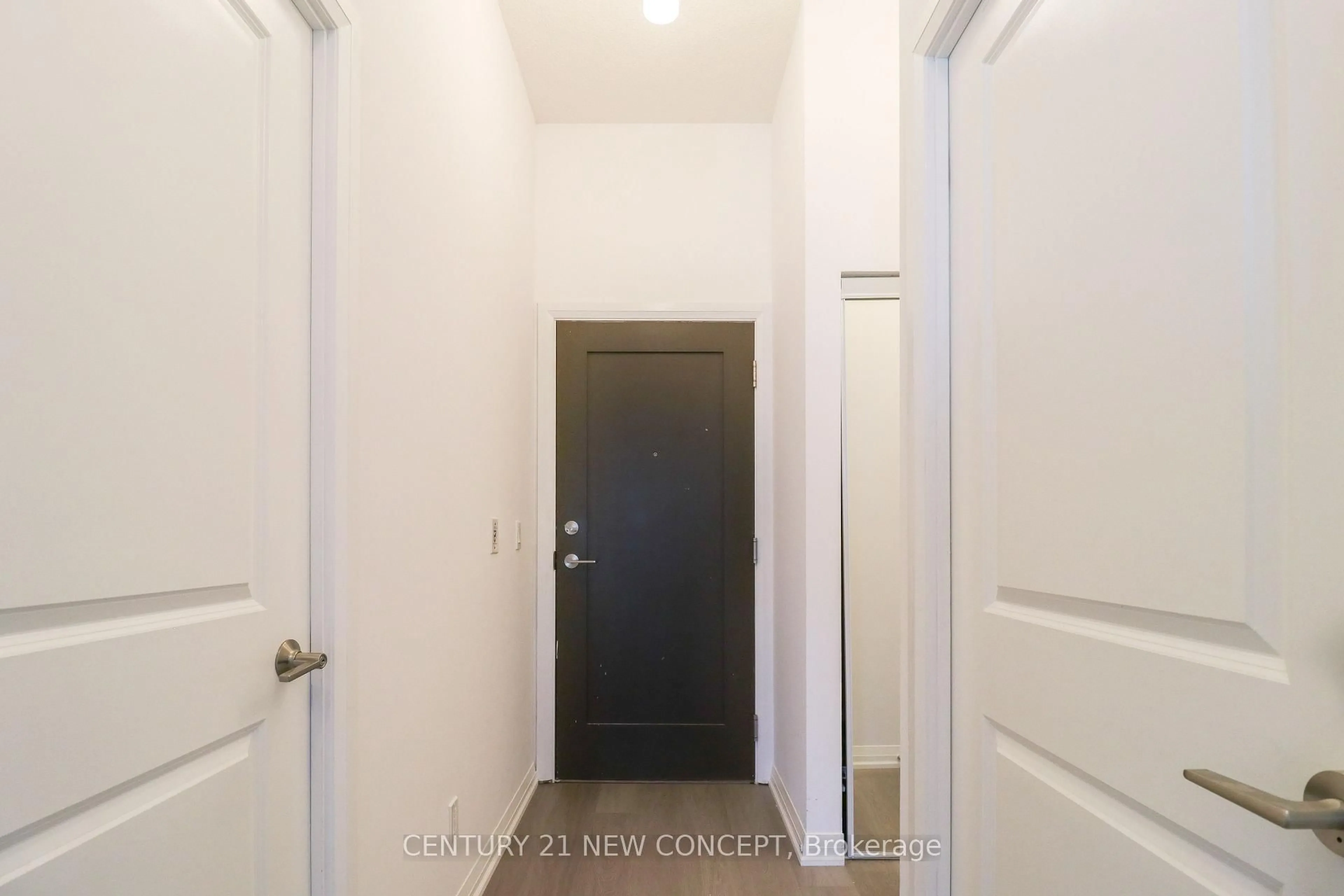 Indoor entryway for 55 Eglinton Ave #306, Mississauga Ontario L5R 0E4