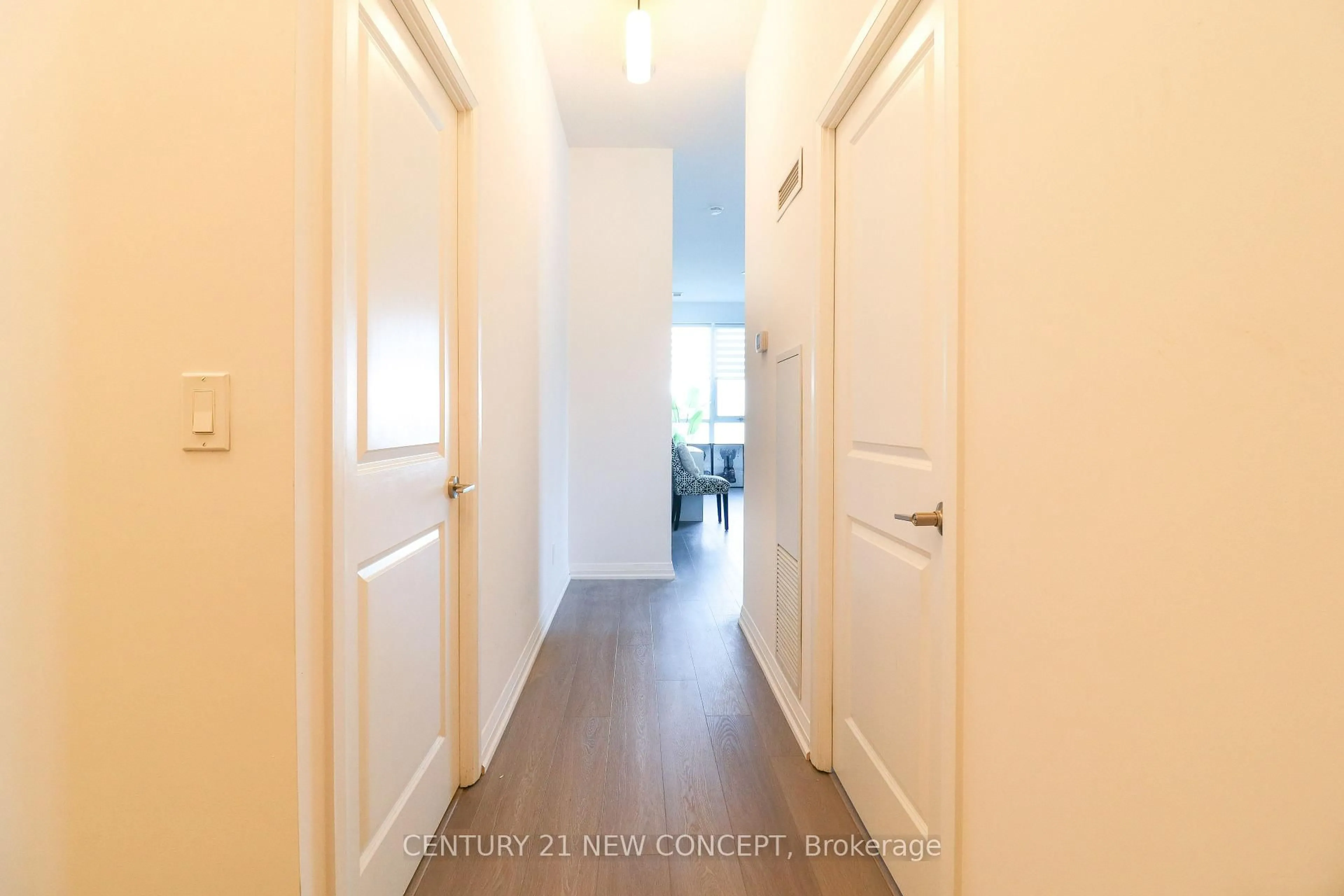 Indoor entryway for 55 Eglinton Ave #306, Mississauga Ontario L5R 0E4