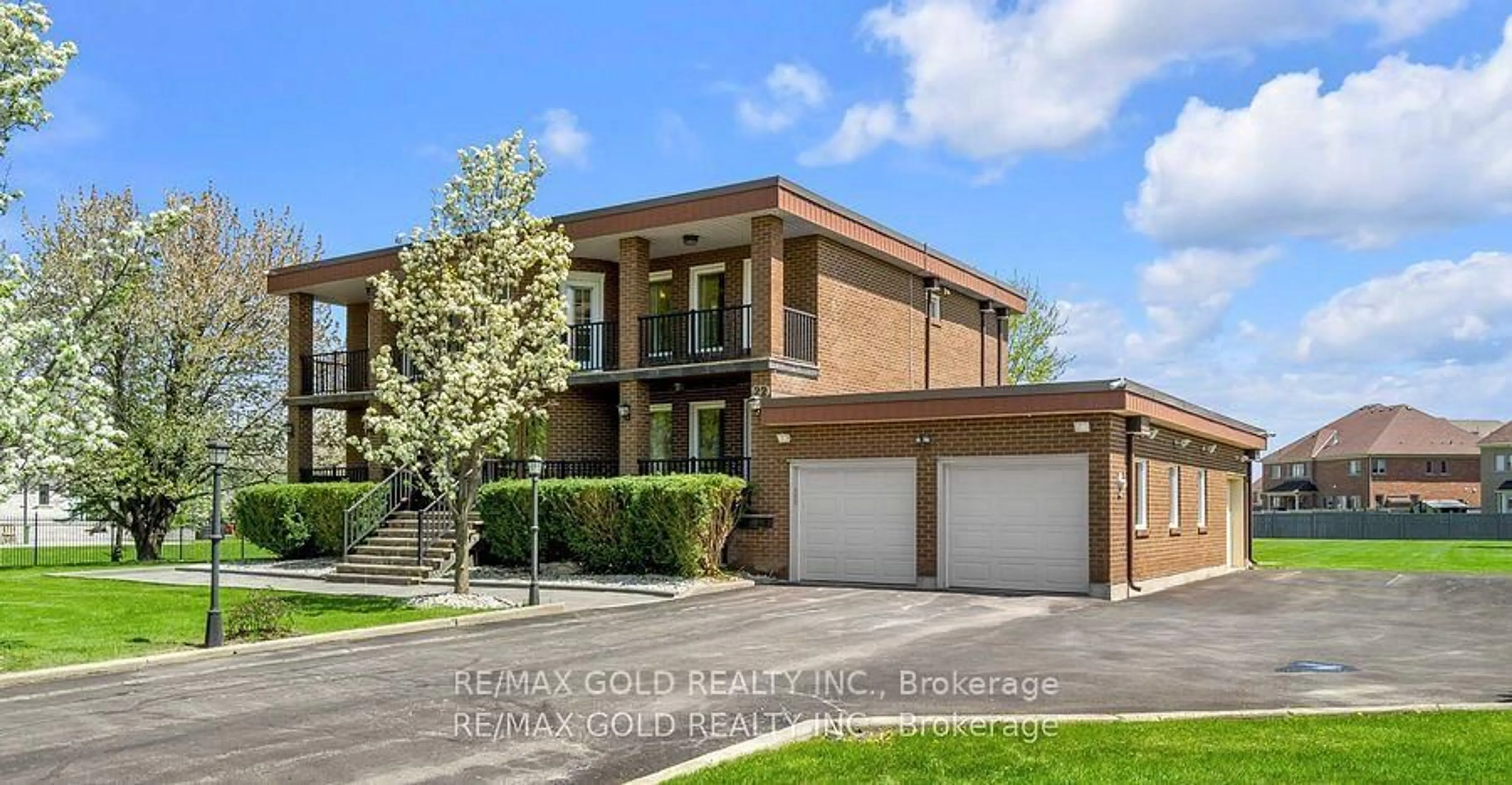 Home with brick exterior material, street for 22 Tortoise Crt, Brampton Ontario L6P 0A1