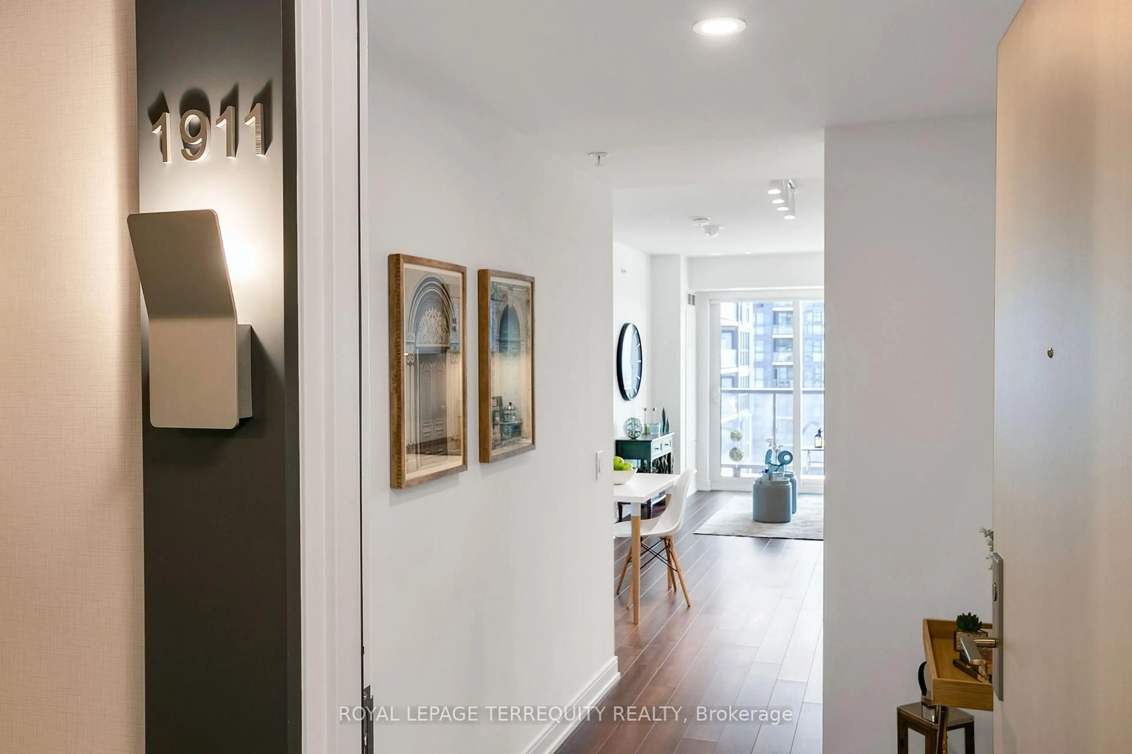 Indoor entryway for 30 Samuel Wood Way #1911, Toronto Ontario M9B 0C9