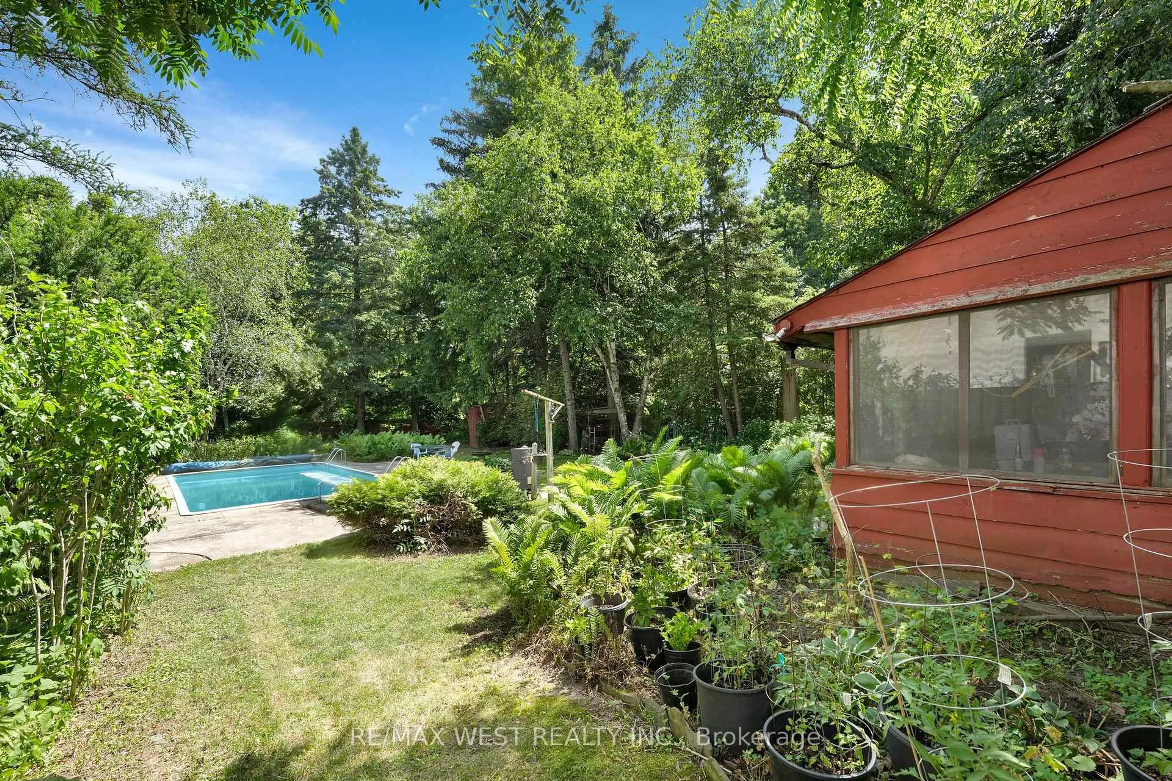 Pool for 1569 Kenmuir Ave, Mississauga Ontario L5G 4B6