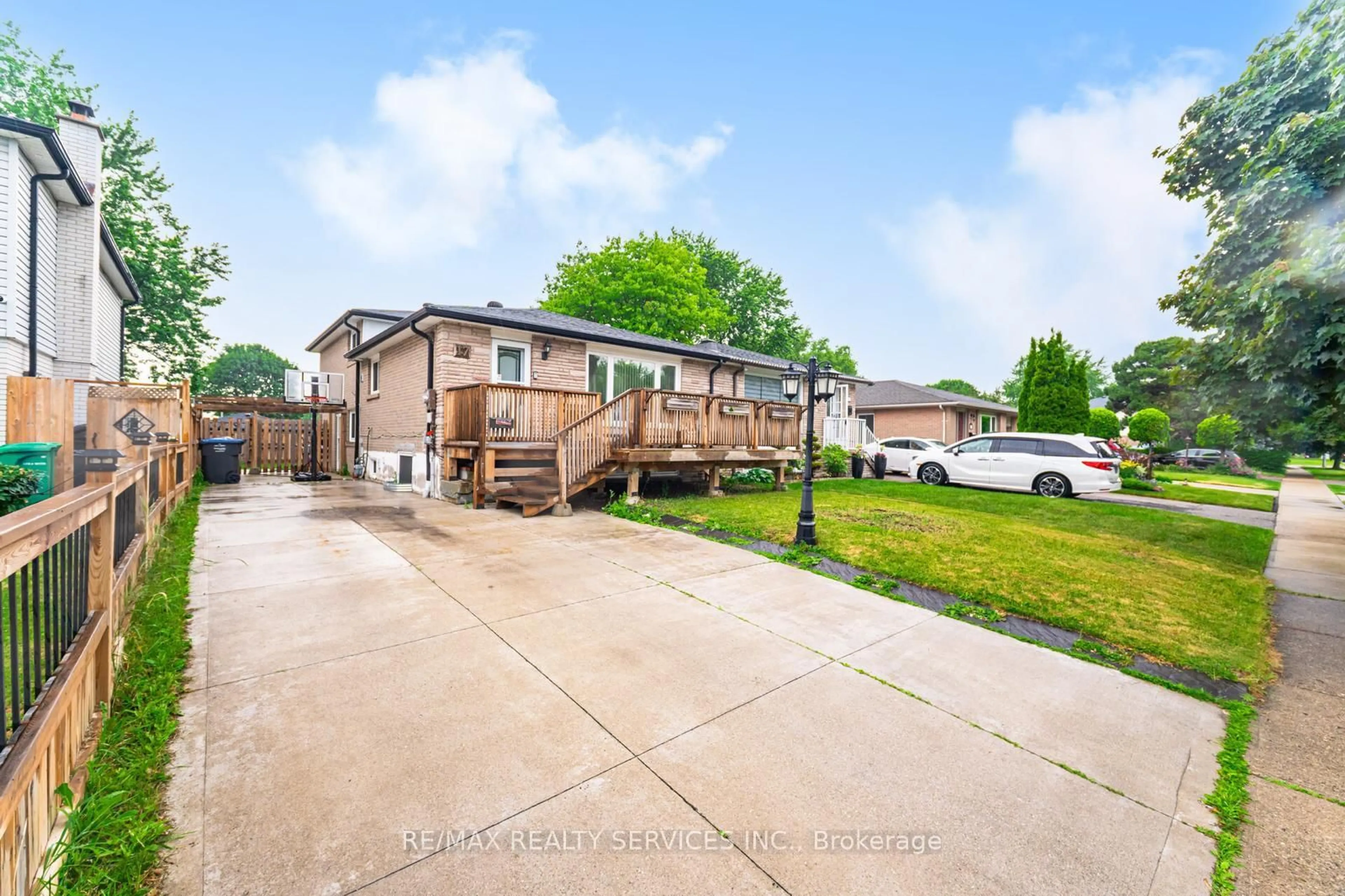 A pic from outside/outdoor area/front of a property/back of a property/a pic from drone, street for 17 Garside Cres, Brampton Ontario L6S 1H5